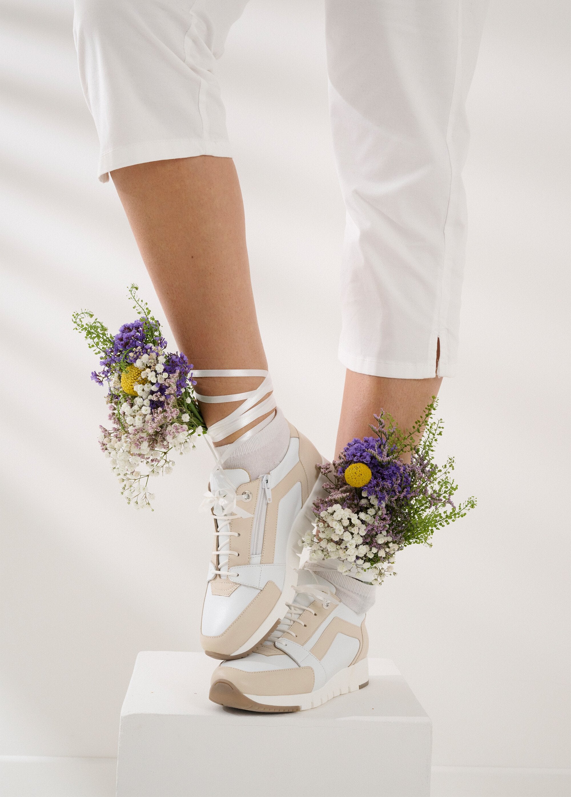 Two-tone_leather_comfort_width_sneakers_Beige_and_white_SF1_slim