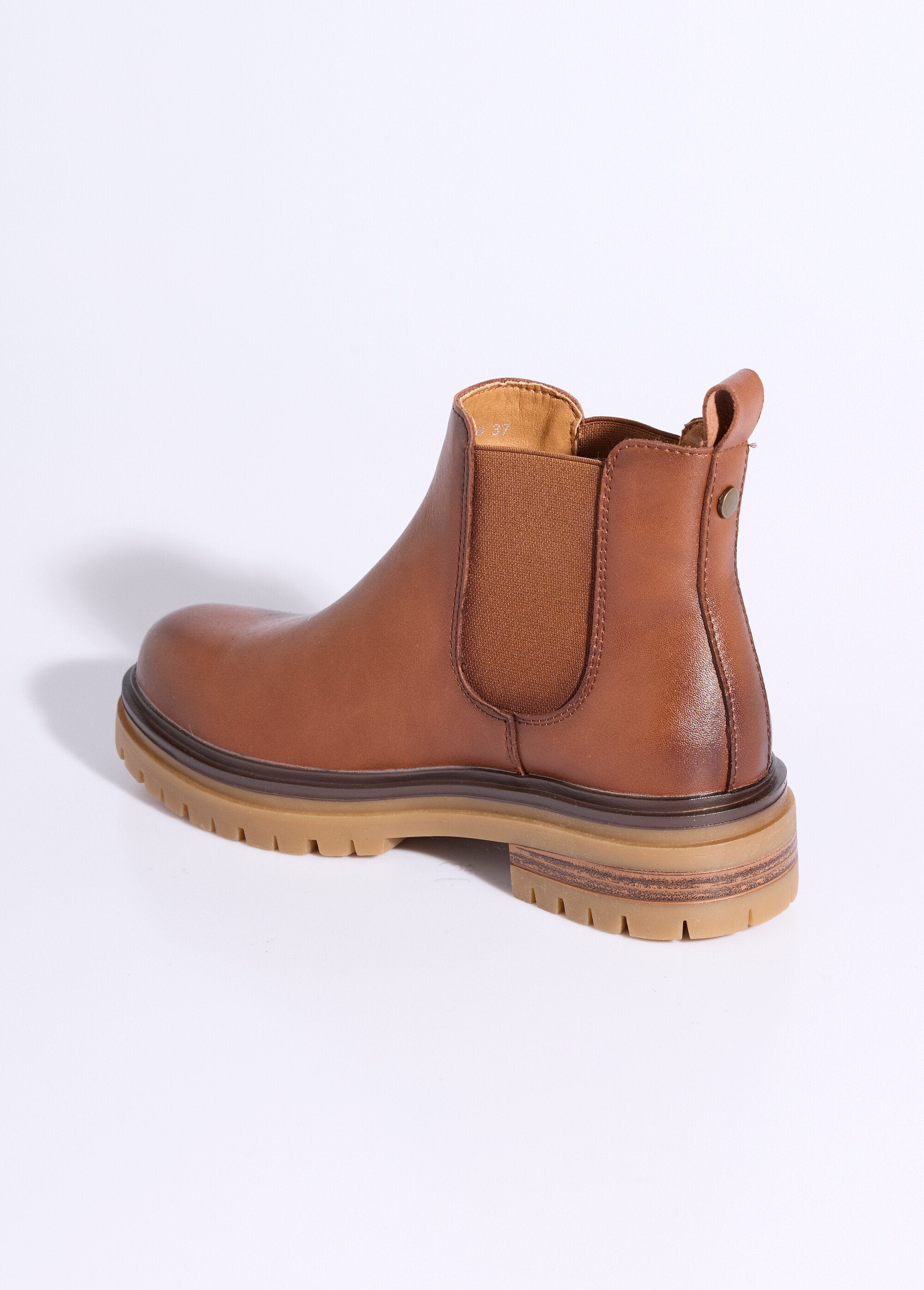 Leather_Chelsea_boots_with_thick_sole_camel_DO1_slim