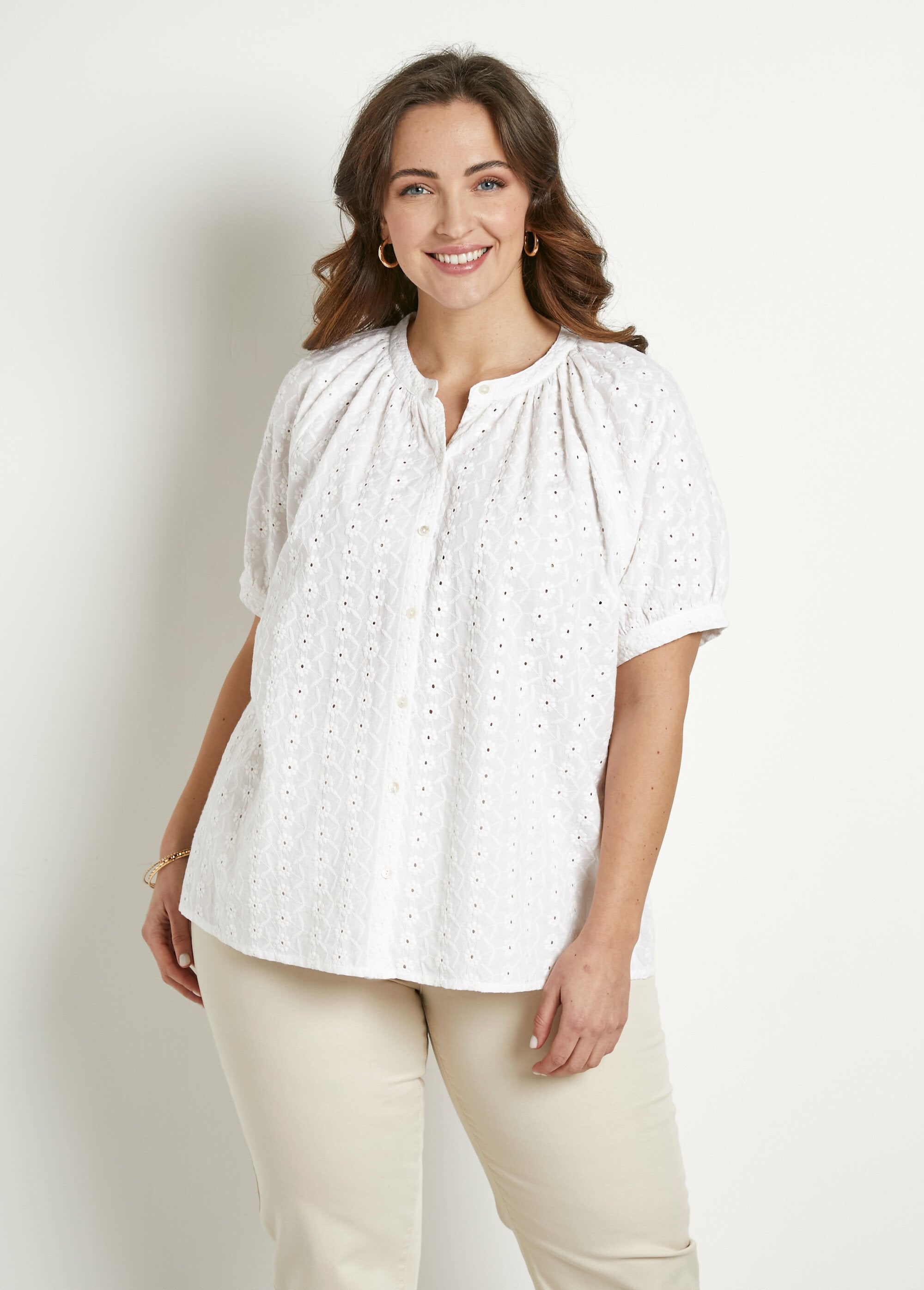 Loose-fitting_embroidered_cotton_blouse_without_collar_White_FA1_curvy