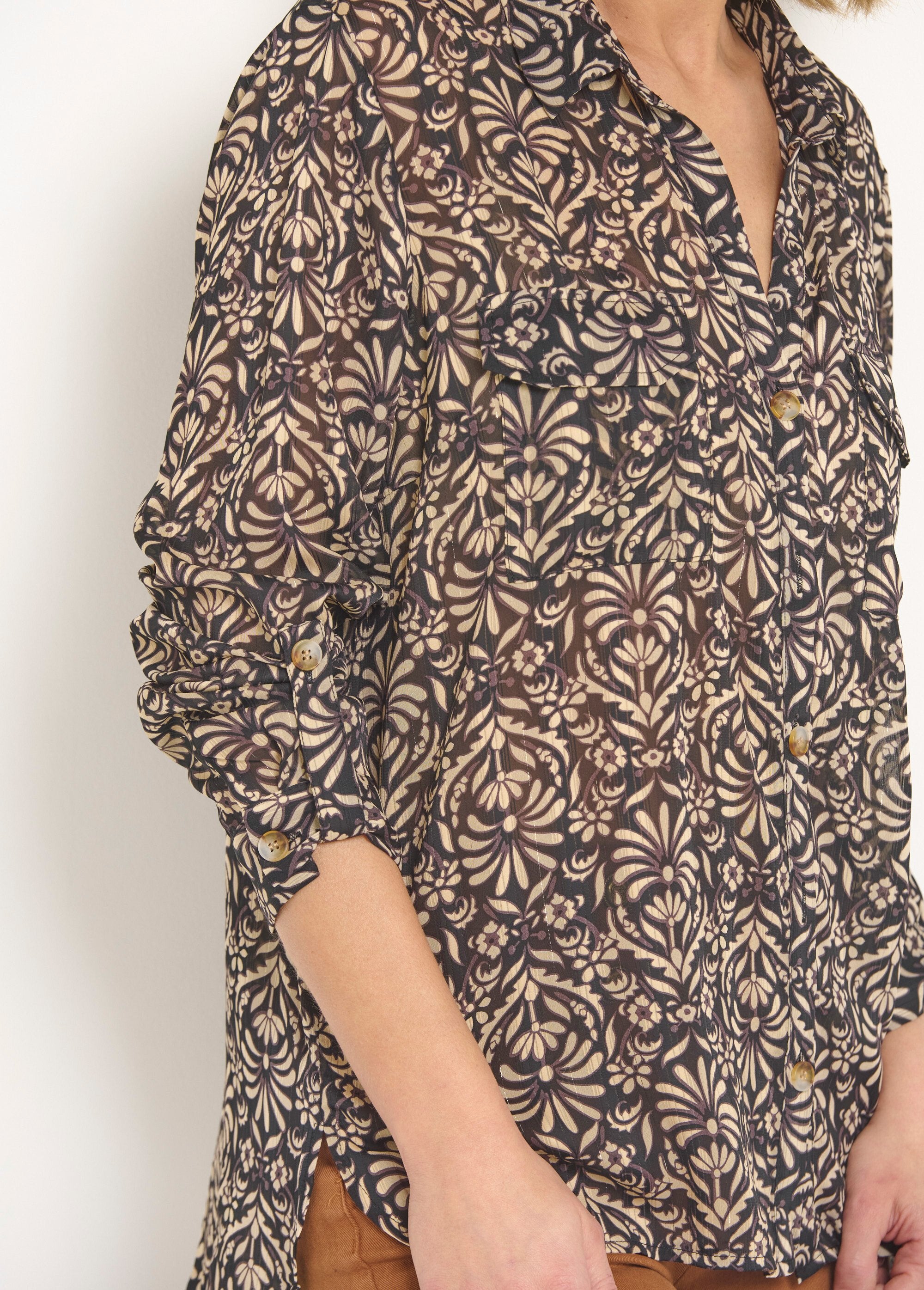 Shiny_thread_blouse_with_sleeves_and_tabs_Black_and_beige_DE1_slim