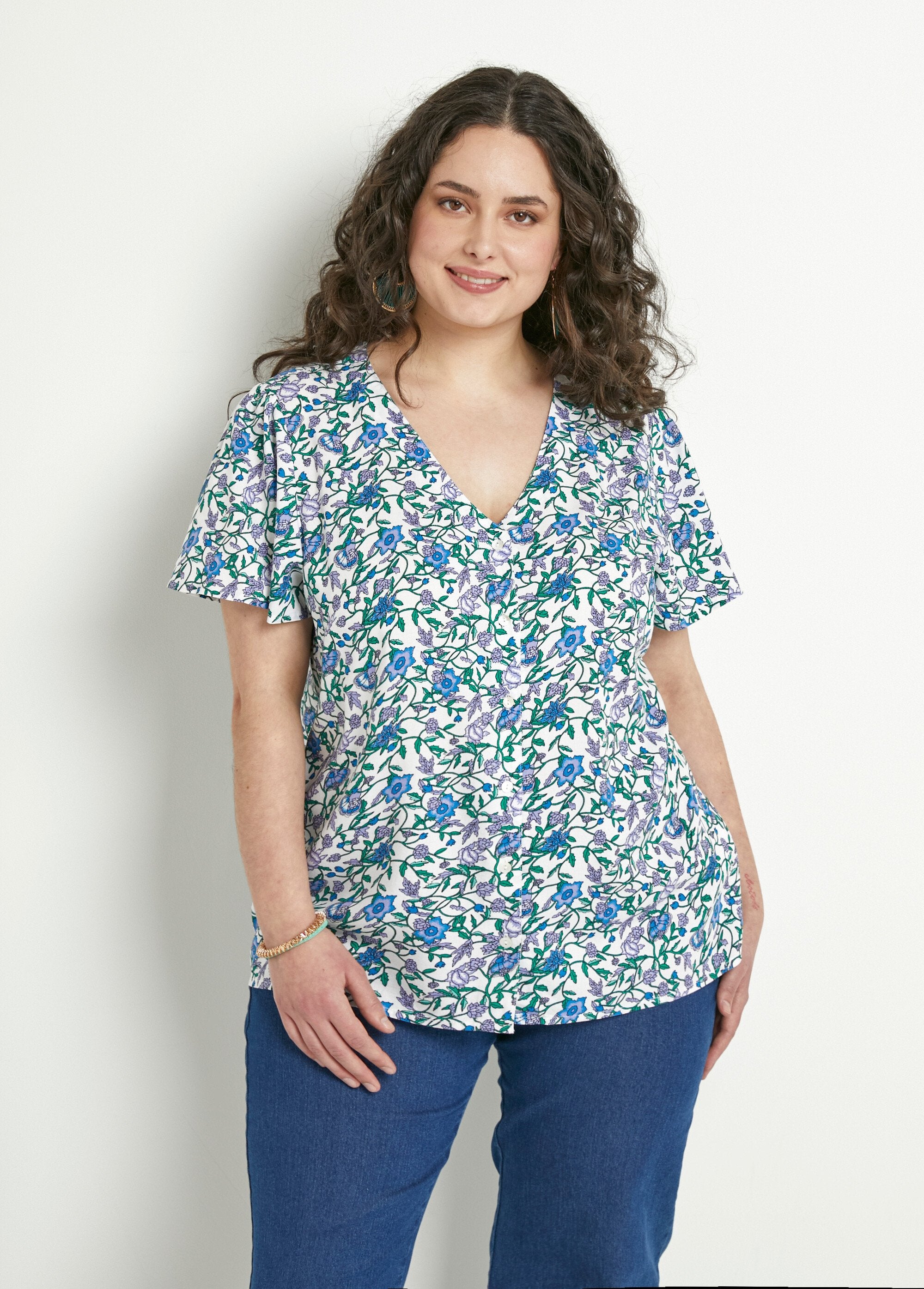 Short-sleeved_V-neck_floral_blouse_Green_Imp_FA1_curvy