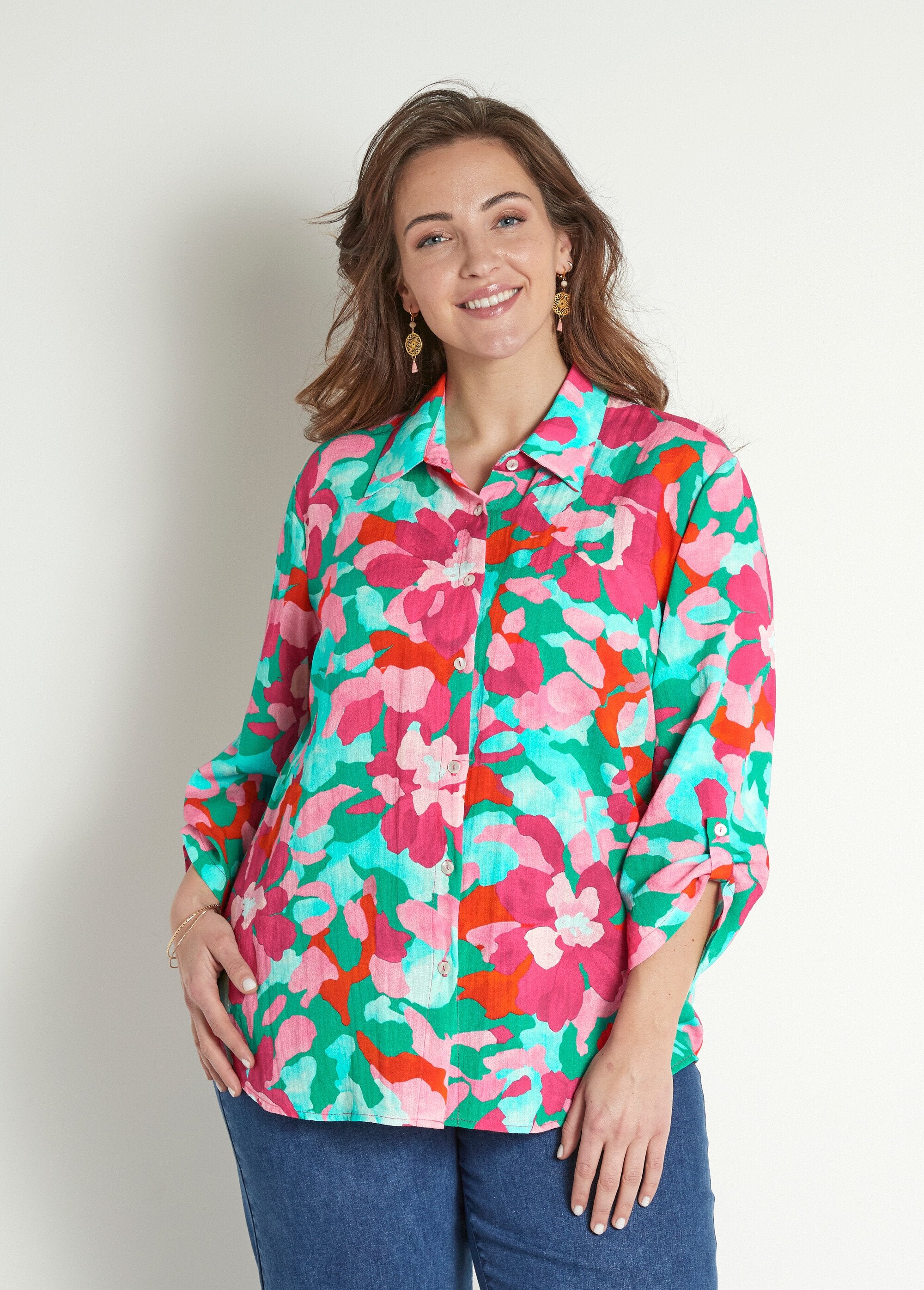 Long_floral_blouse_with_3/4_roll-up_sleeves_Pink_and_blue_FA1_curvy