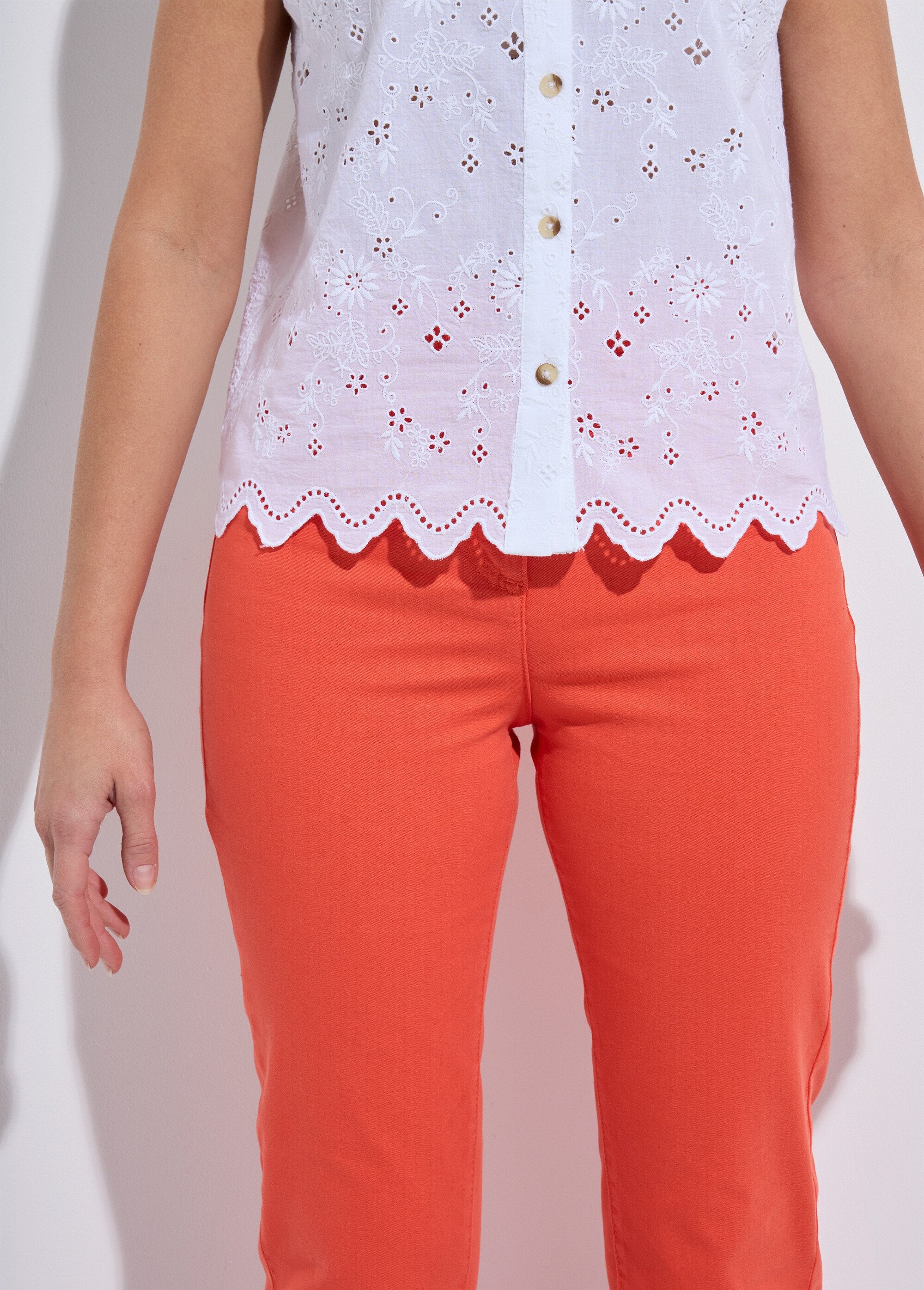 Cotton_broderie_anglaise_button-up_tank_top_White_DE1_slim