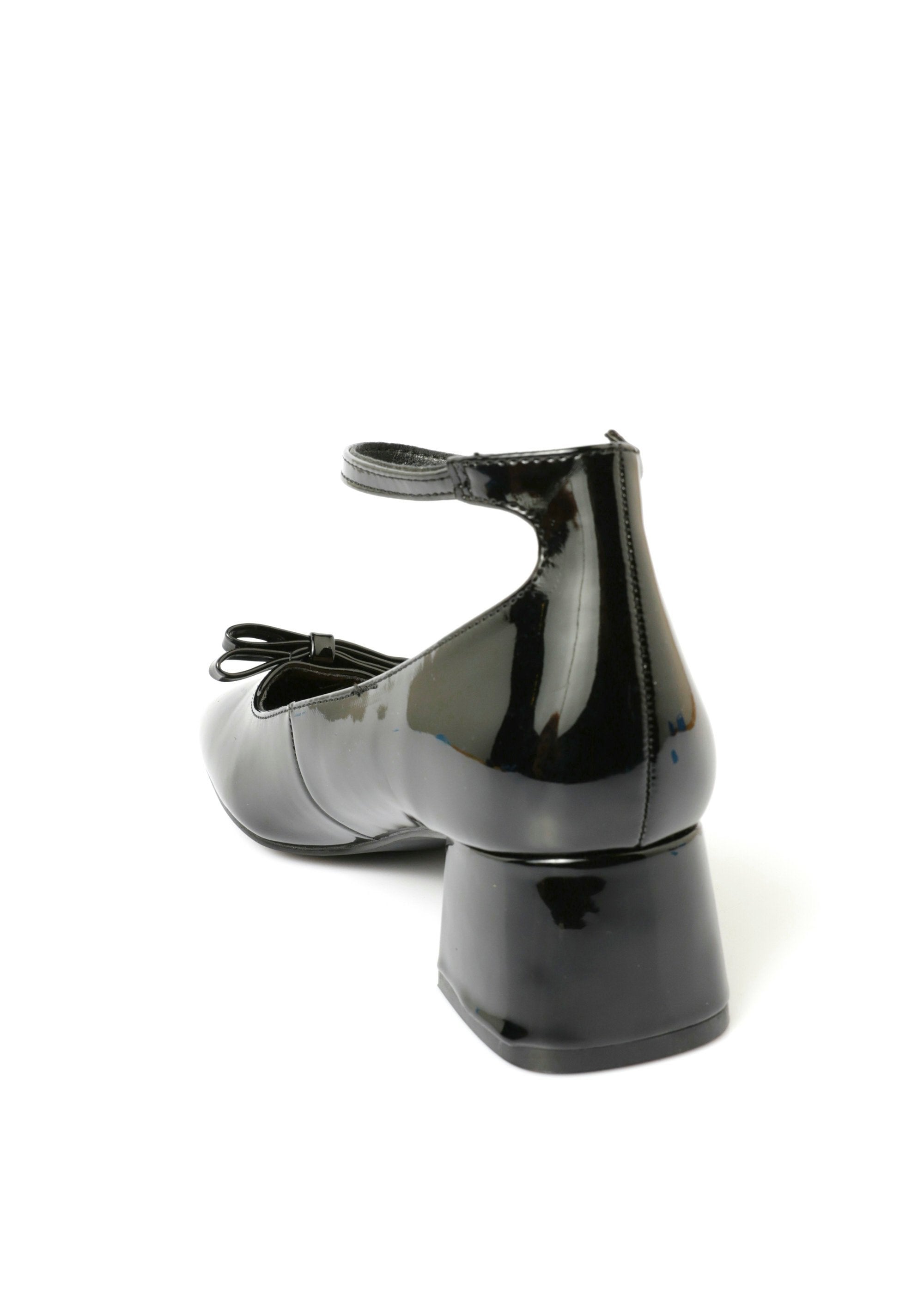 Patent_leather_pumps_with_ankle_strap_Black_DO1_slim