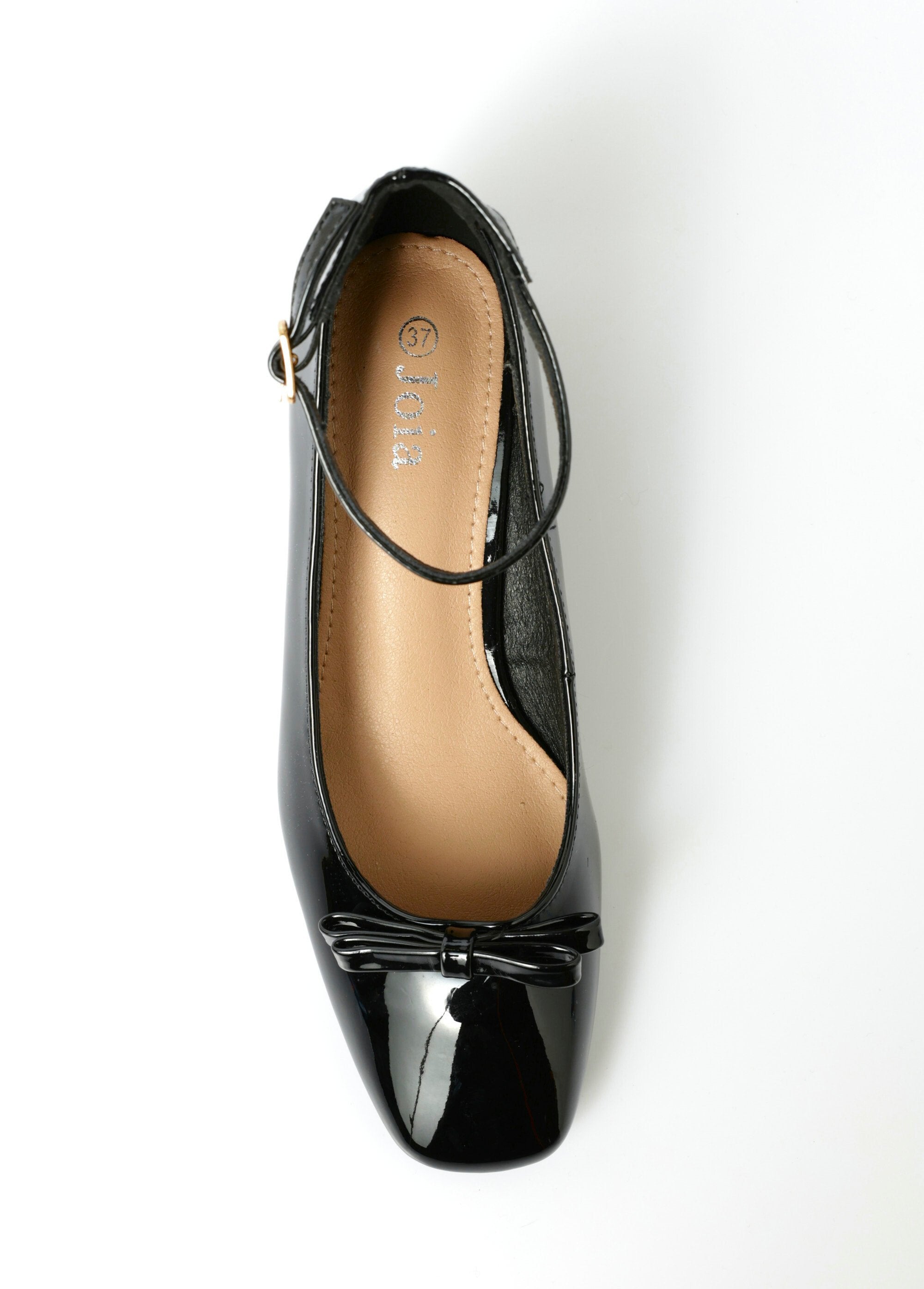 Patent_leather_pumps_with_ankle_strap_Black_OV1_slim