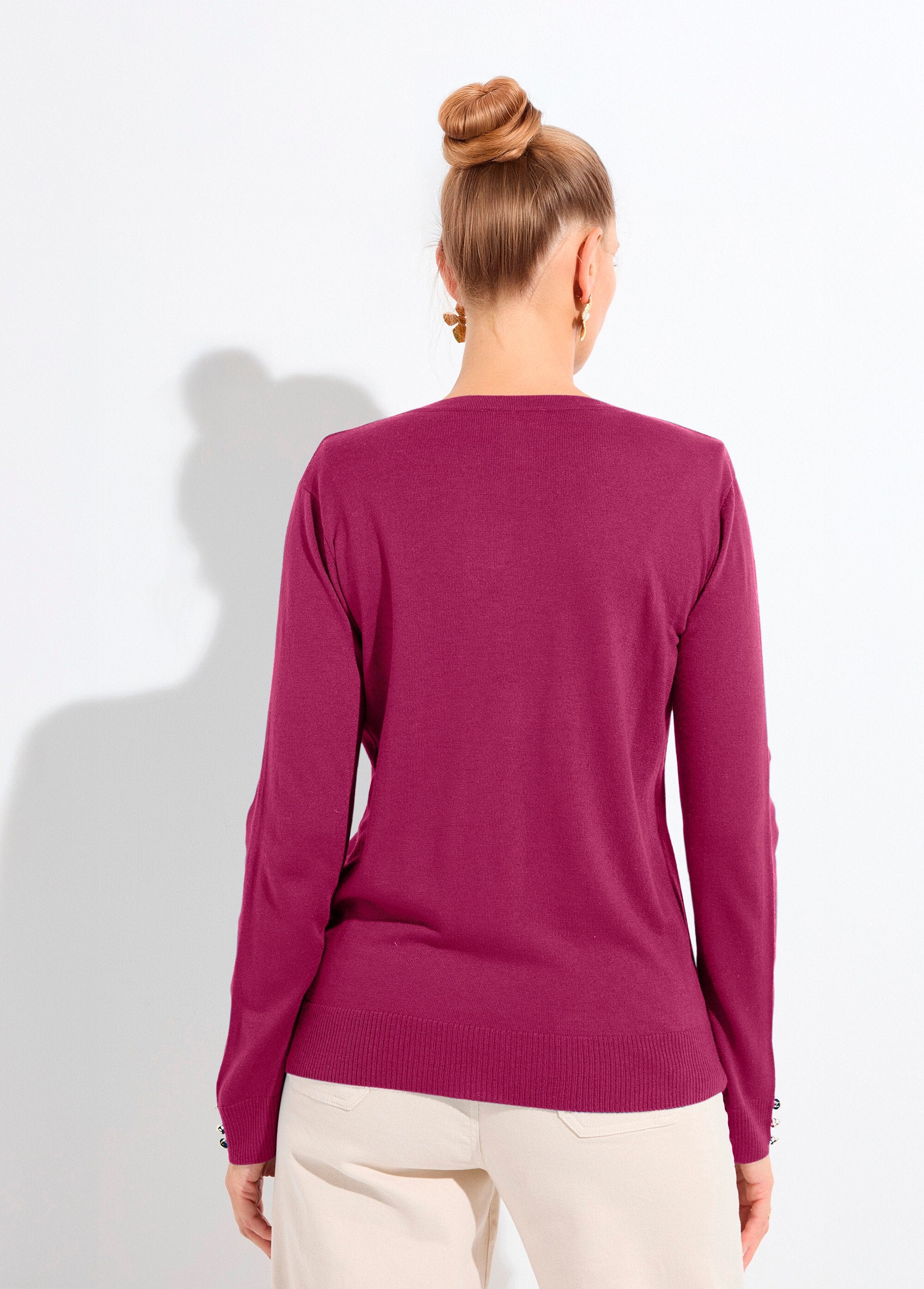 Fine_round_neck_buttoned_cardigan_in_plain_jersey_with_merino_wool_Cassis_DO1_slim