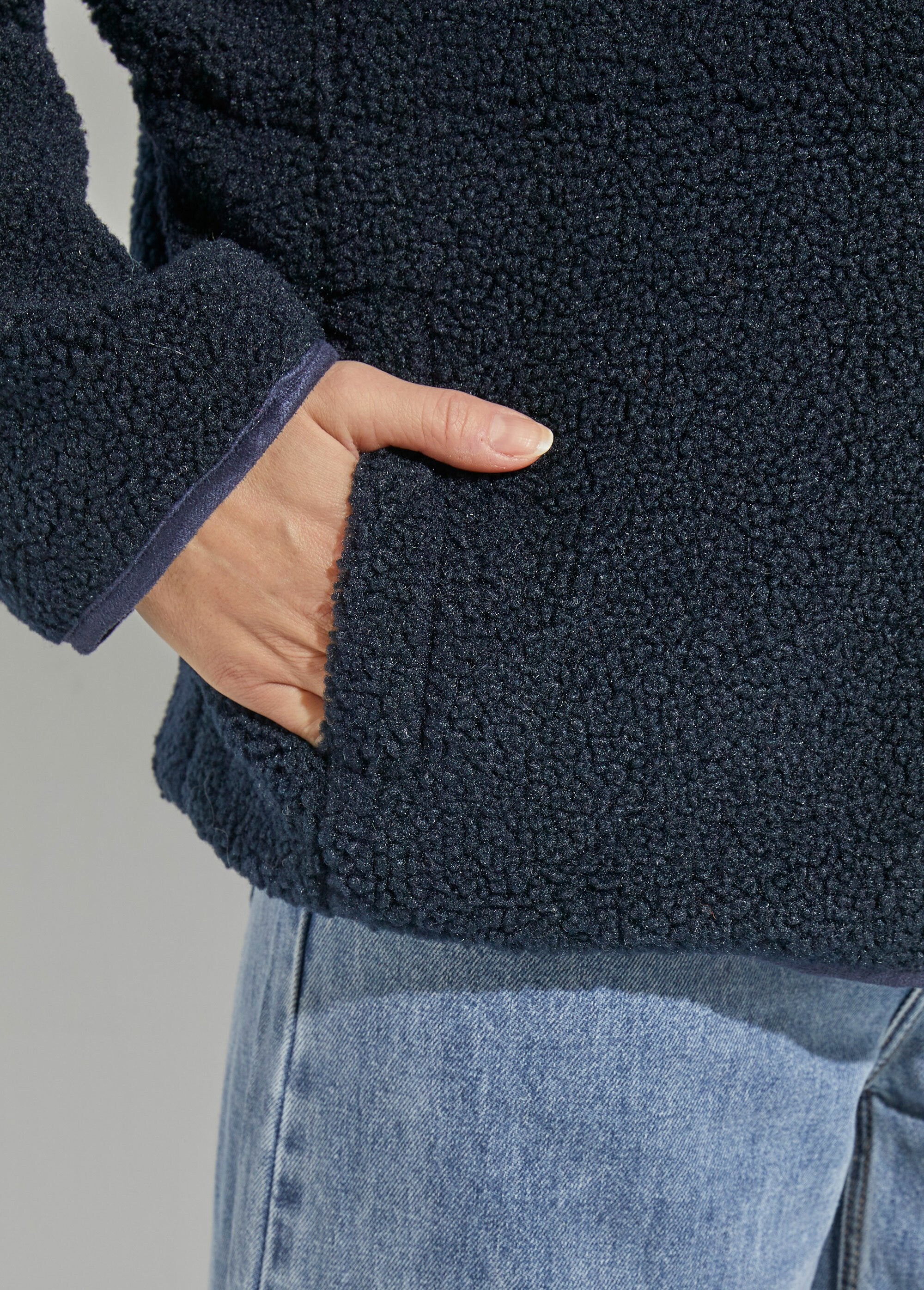 Warm_fleece_zip-up_vest,_high_collar_Marine_DE1_slim