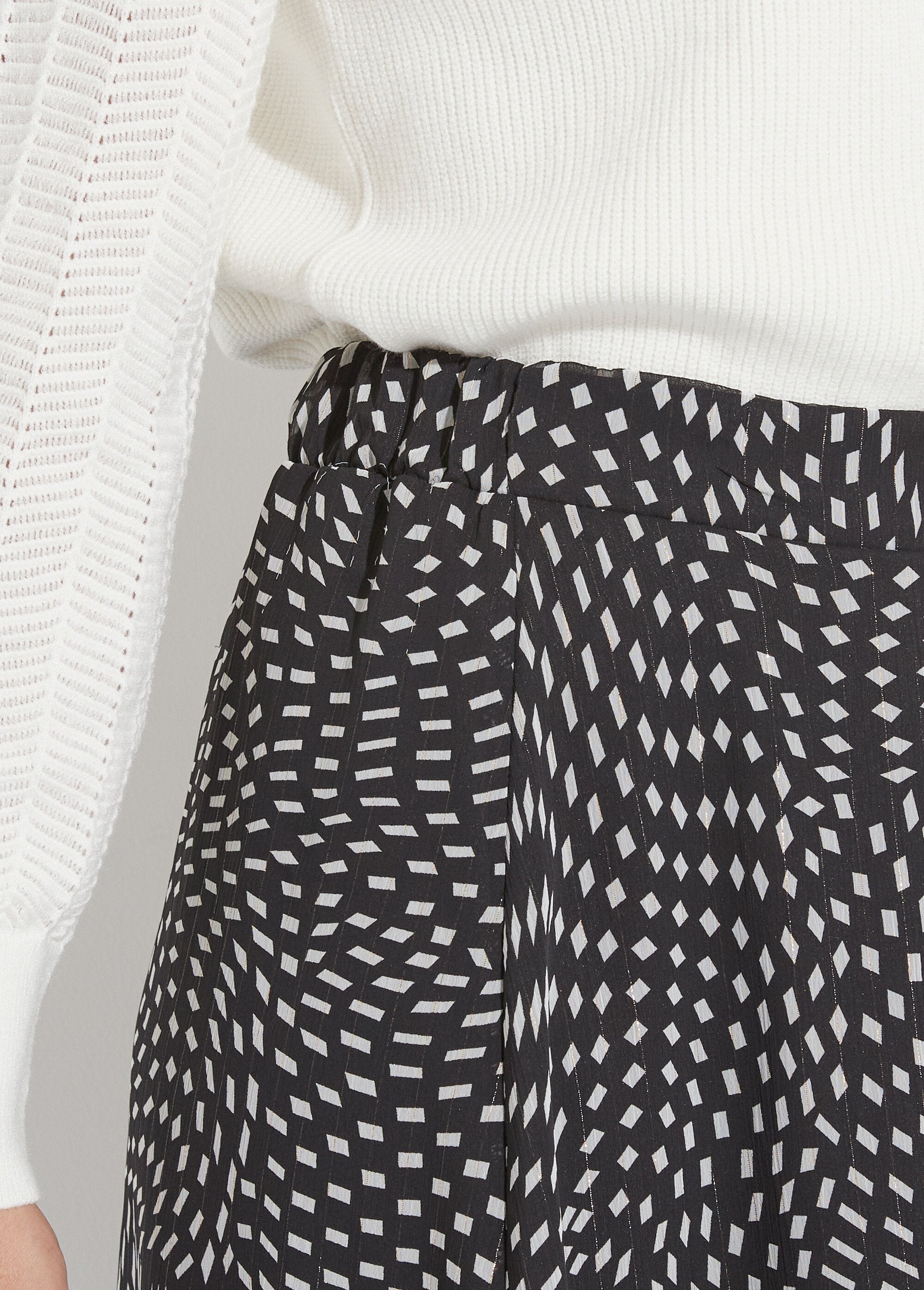 Long_flared_skirt_in_graphic_voile_Black_and_white_DE1_slim