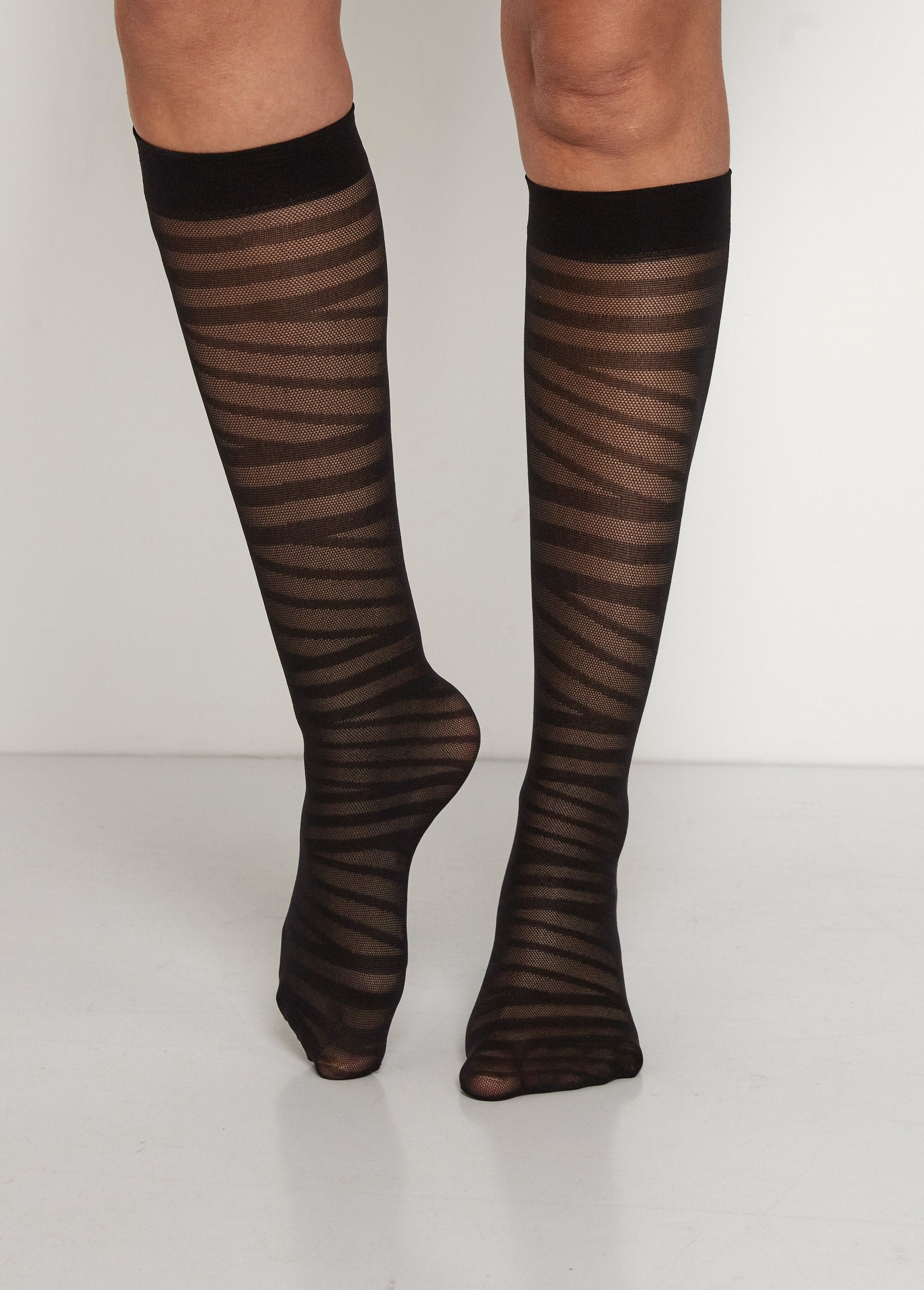 Fancy_patterned_knee-highs_Black_FA2_slim