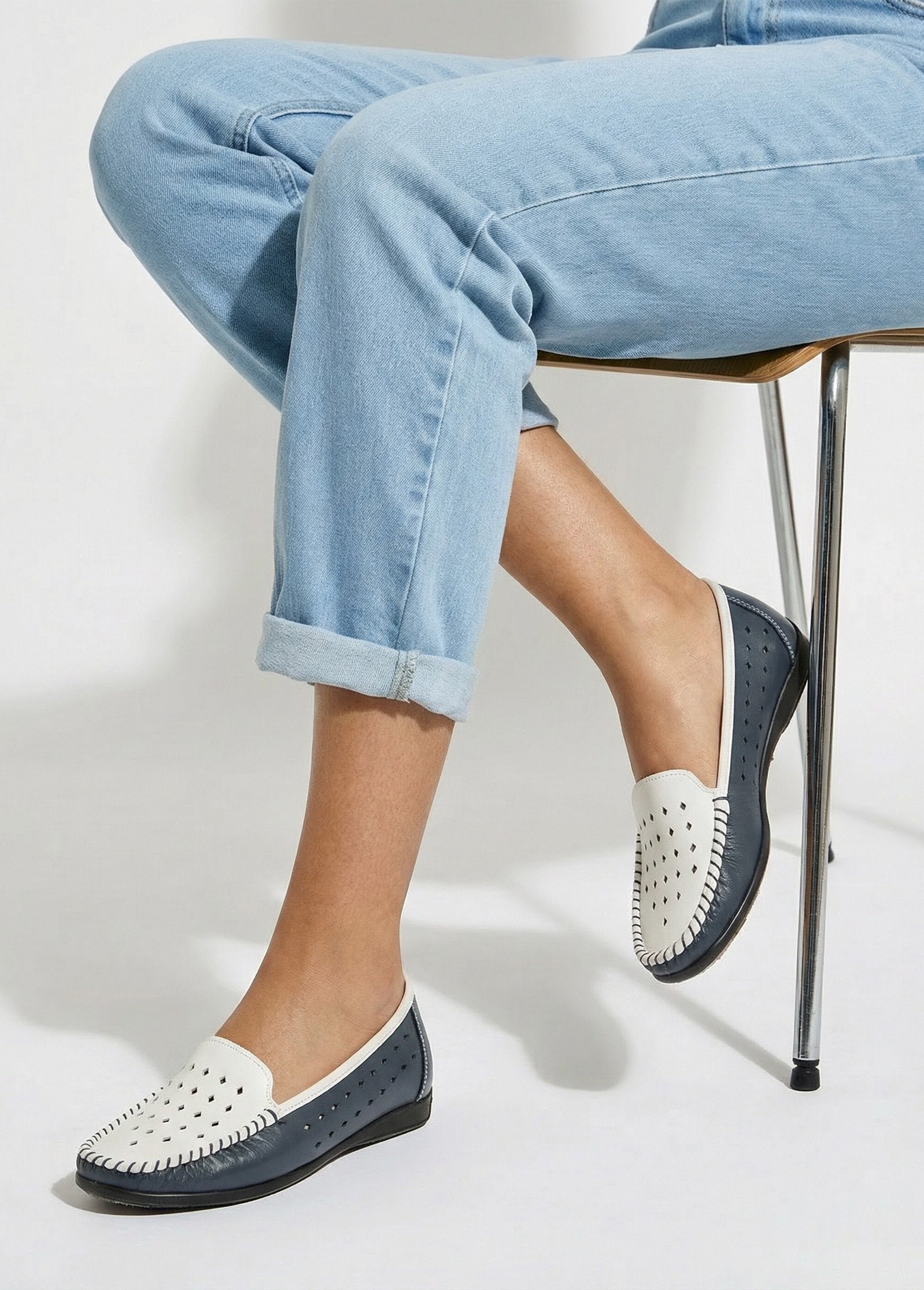 Soft_leather_comfort_width_moccasins_Marine_SF1_slim