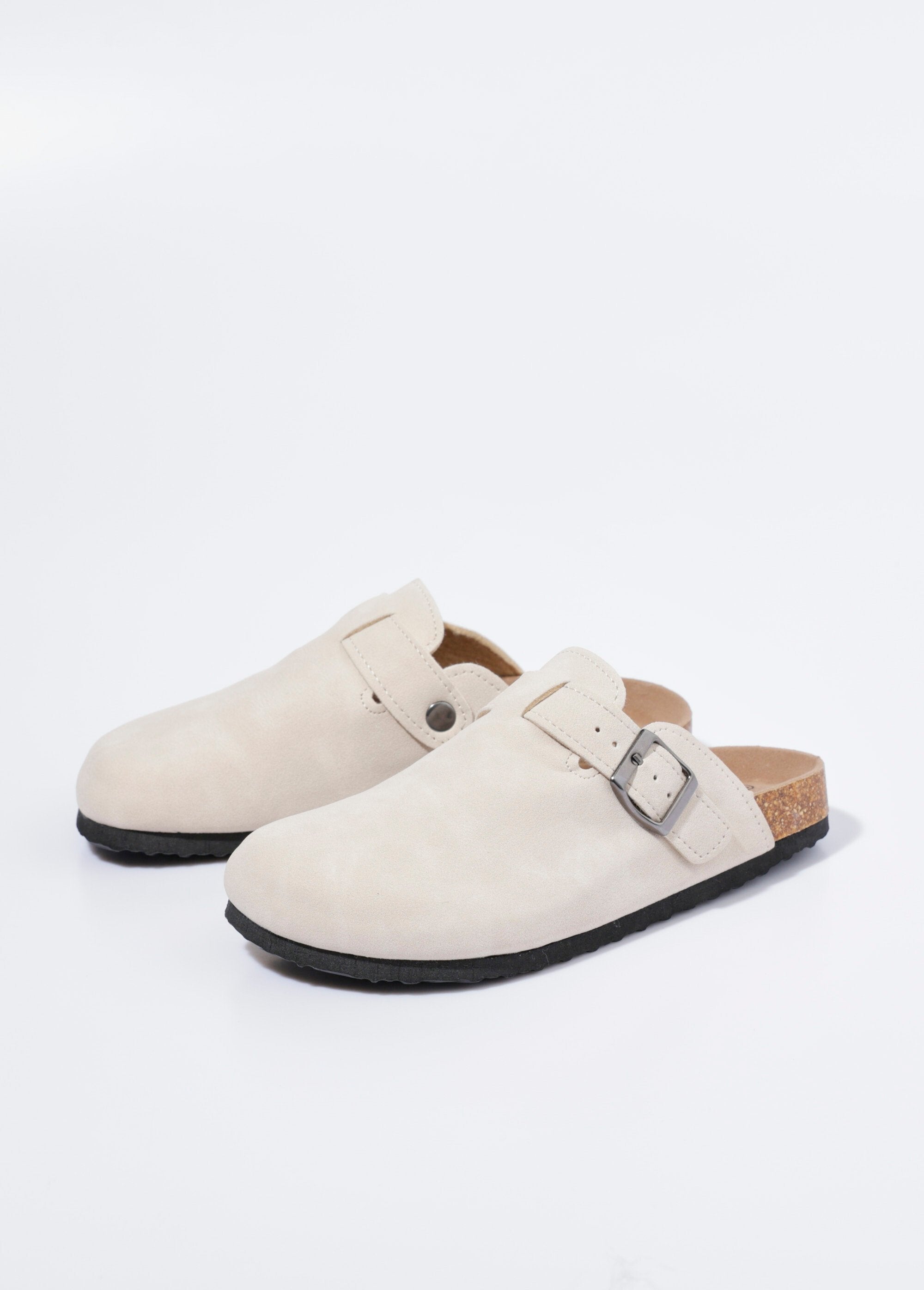 Buckle_mules_with_anatomical_sole_Beige_DE1_slim