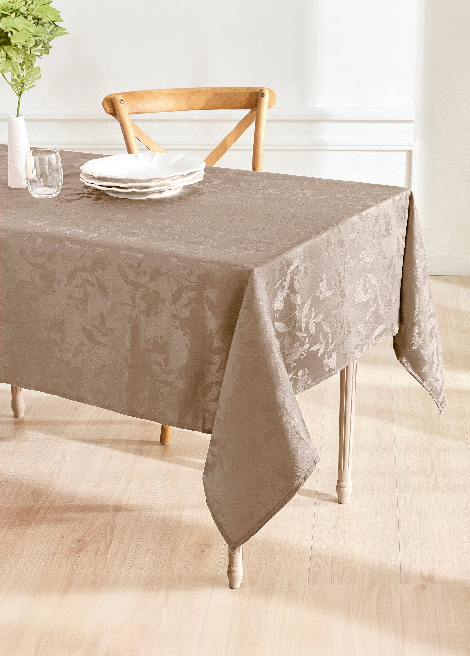 Calitex_plant-based_damask_jacquard_tablecloth_Mole_FA1_slim