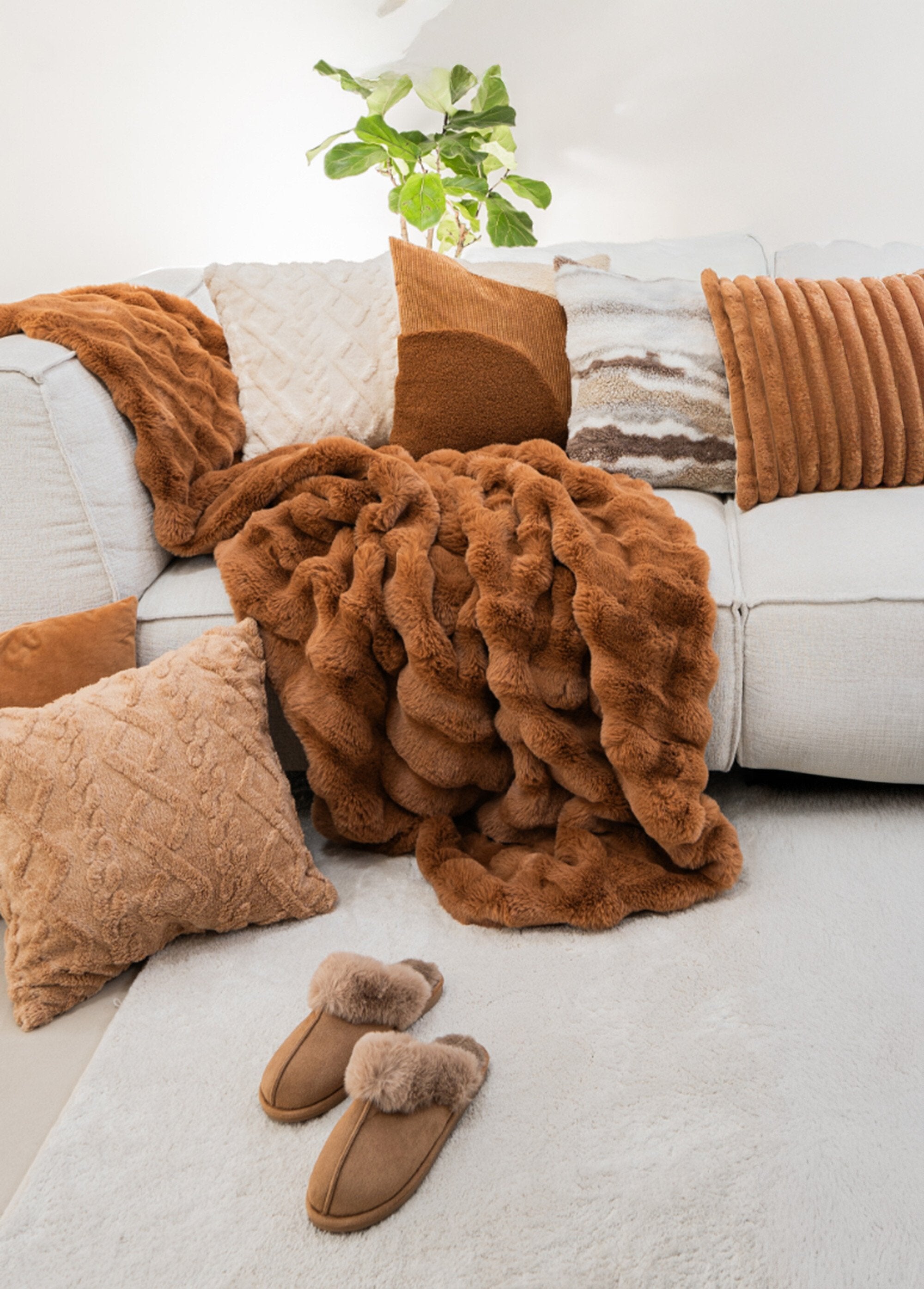 Ribbed_faux_fur_throw_1.8m_x_1.3m_Brown_SF1_slim