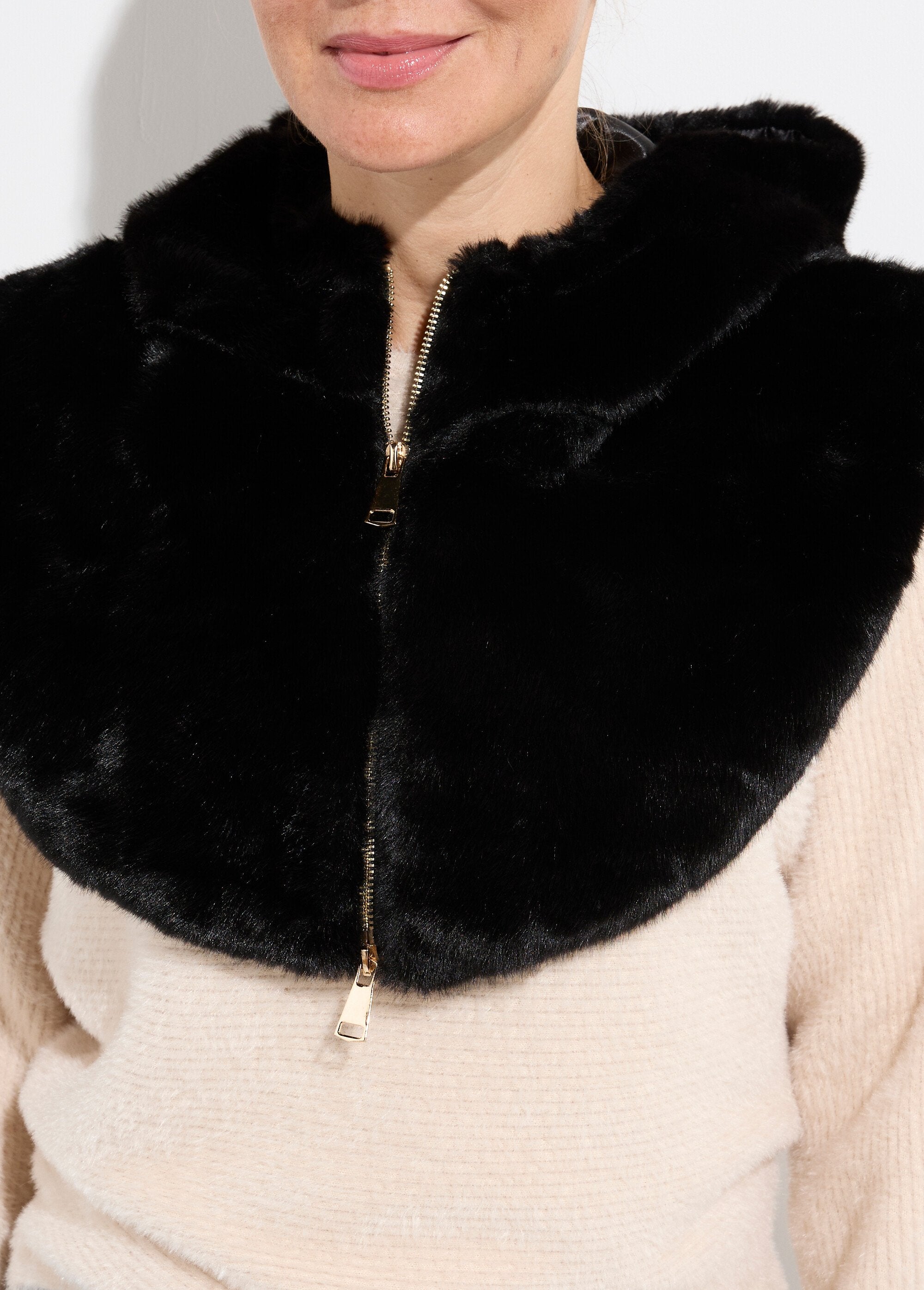 Faux_fur_zipped_hooded_bib_Black_DE1_slim