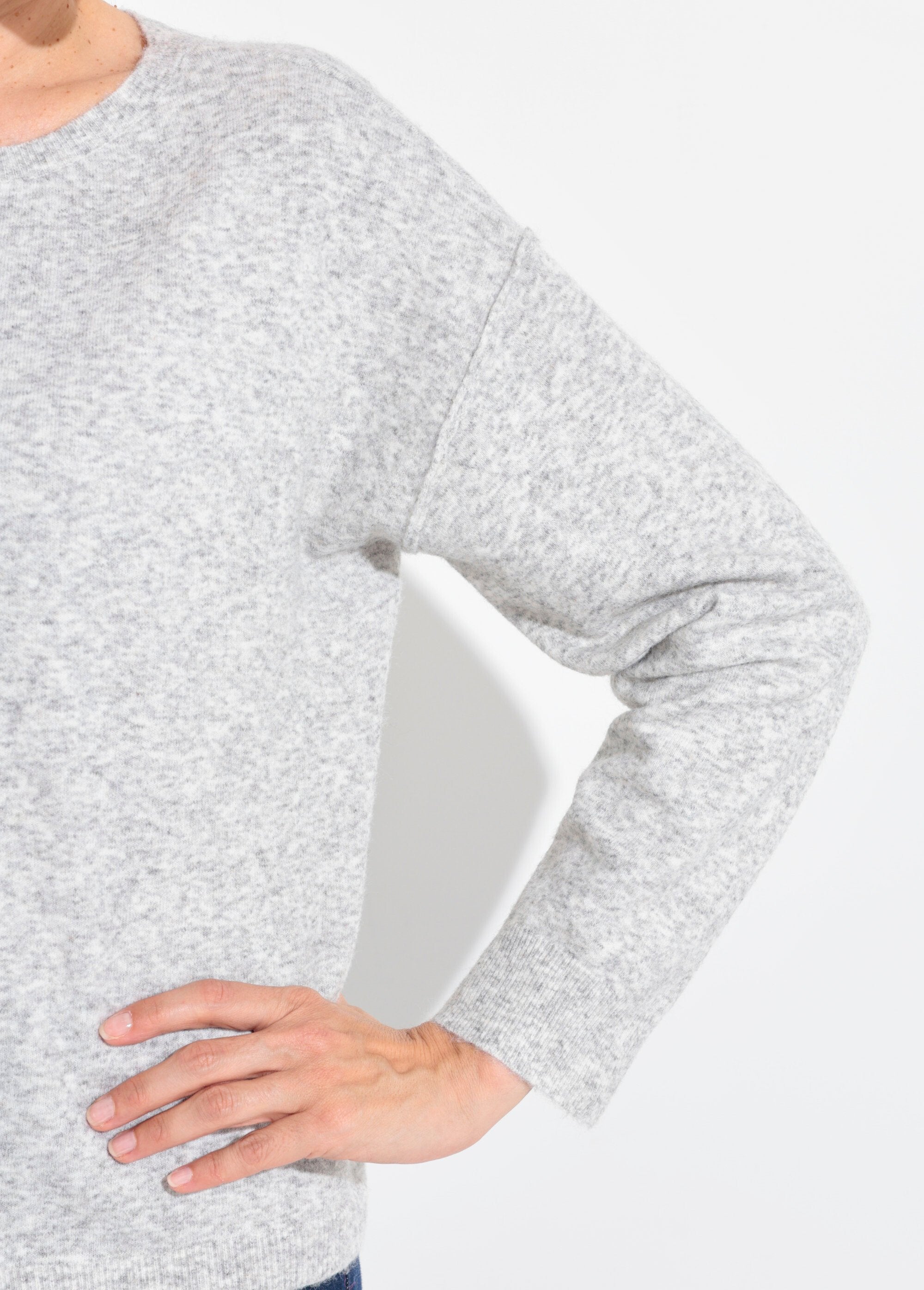 Warm_round_neck_sweater_with_wool_Light_gray_DE2_slim