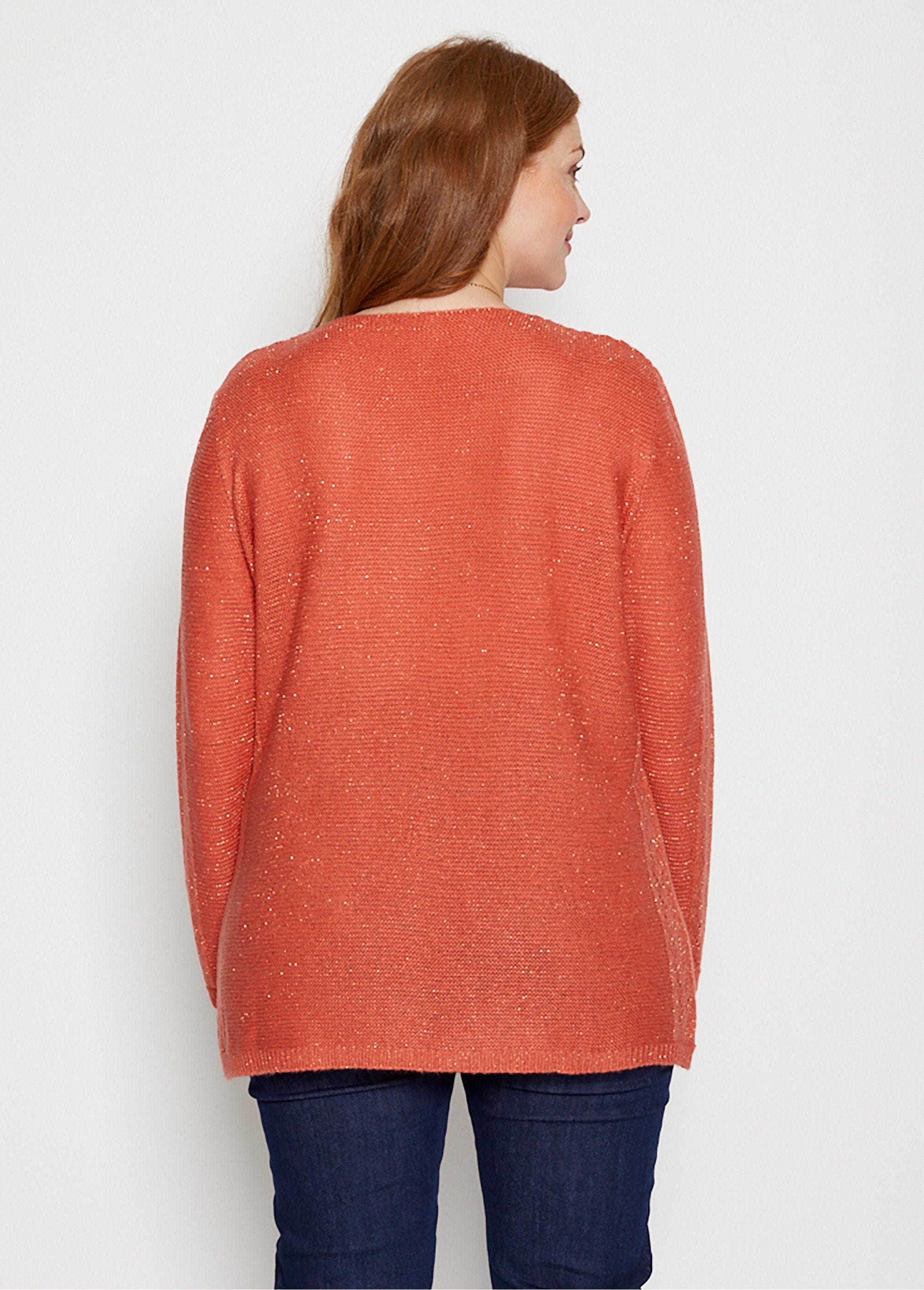 Rounded_V-neck_sweater_with_openwork_details_Tomette_DO1_curvy