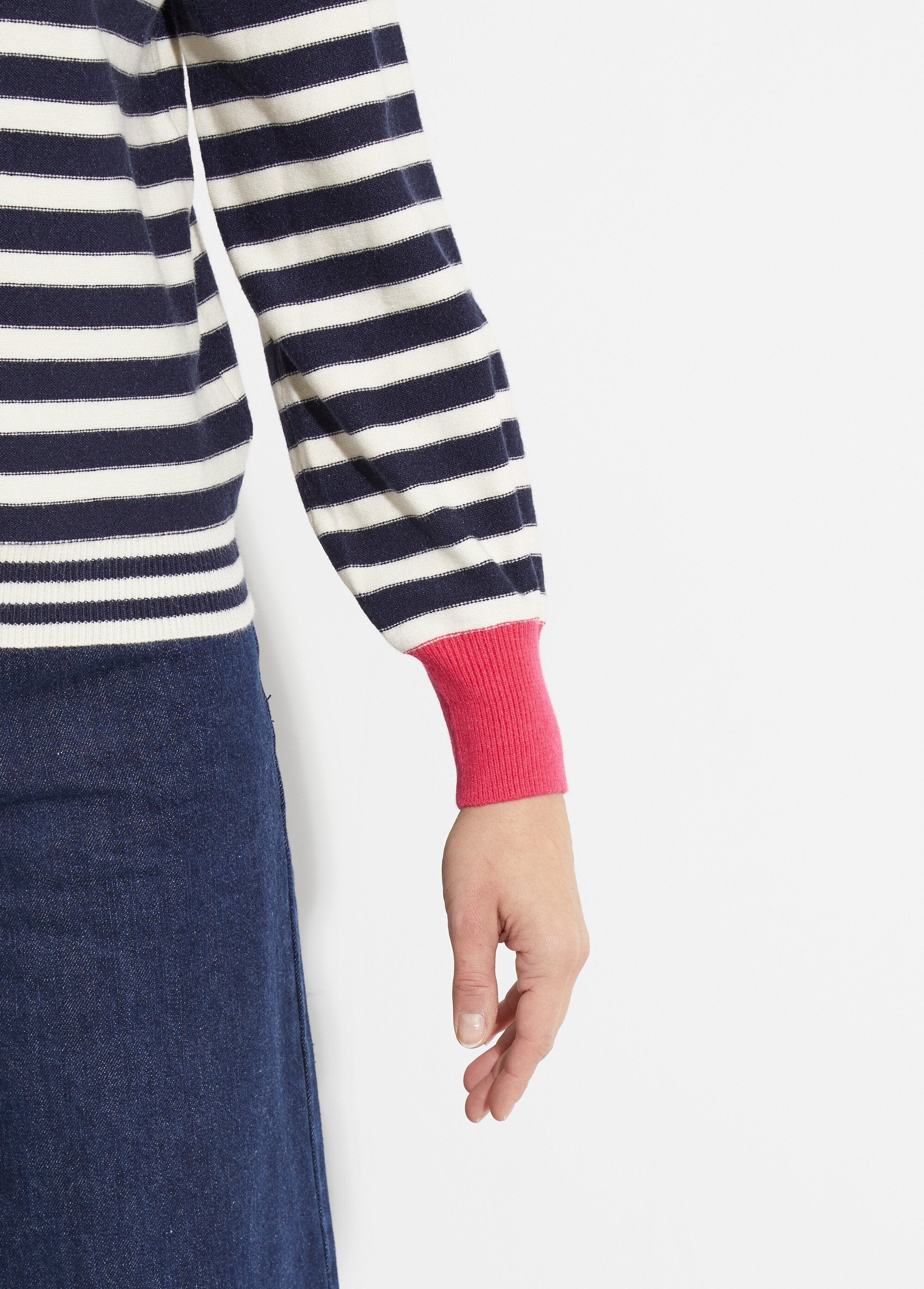 Fancy_striped_long-sleeved_sweater_Navy_and_ecru_DE1_slim
