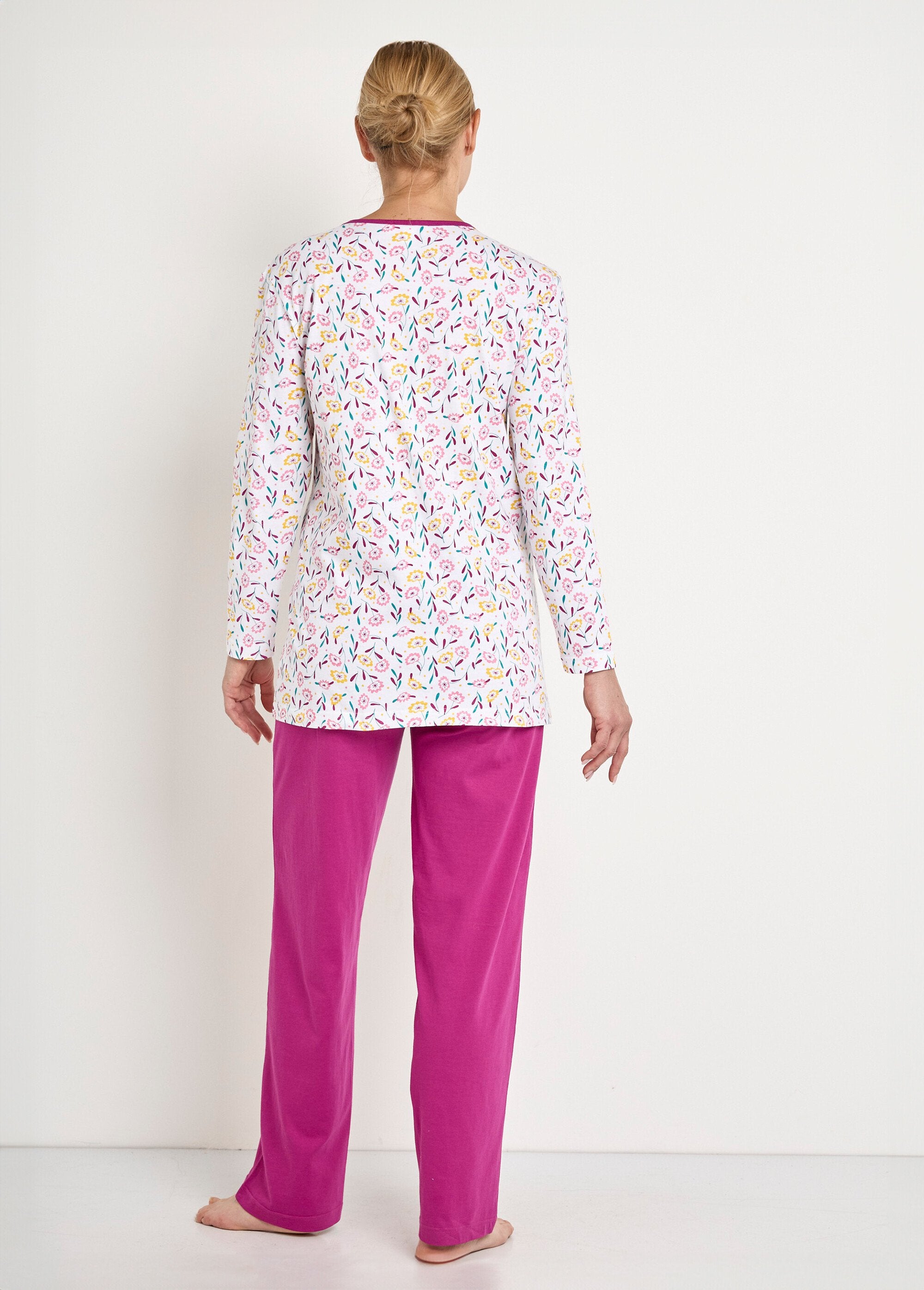 Printed_V-neck_long-sleeved_cotton_pyjamas_Plum_print_DO1_slim