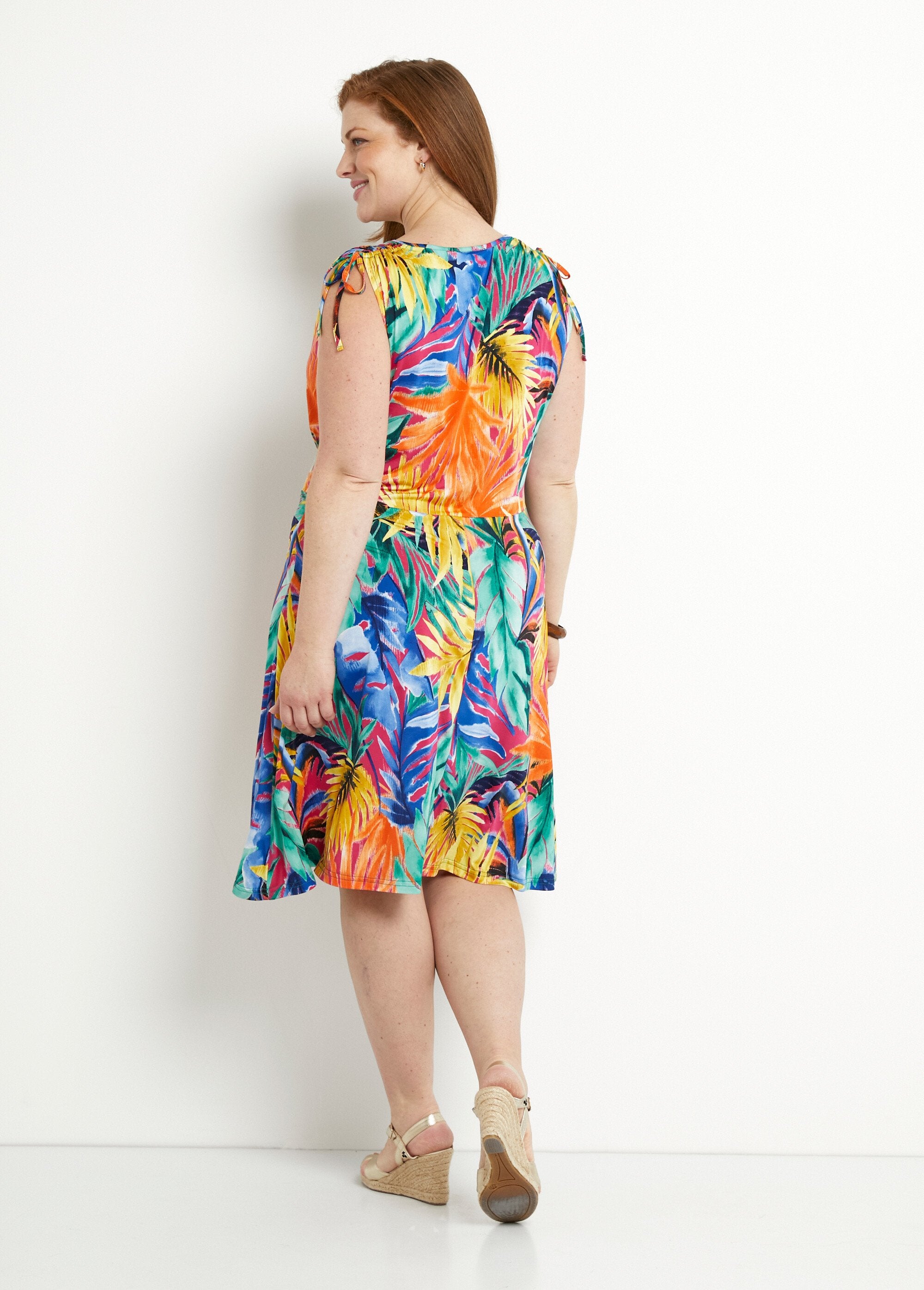 Short_tropical_print_wrap_dress_Multicolor_DO1_curvy