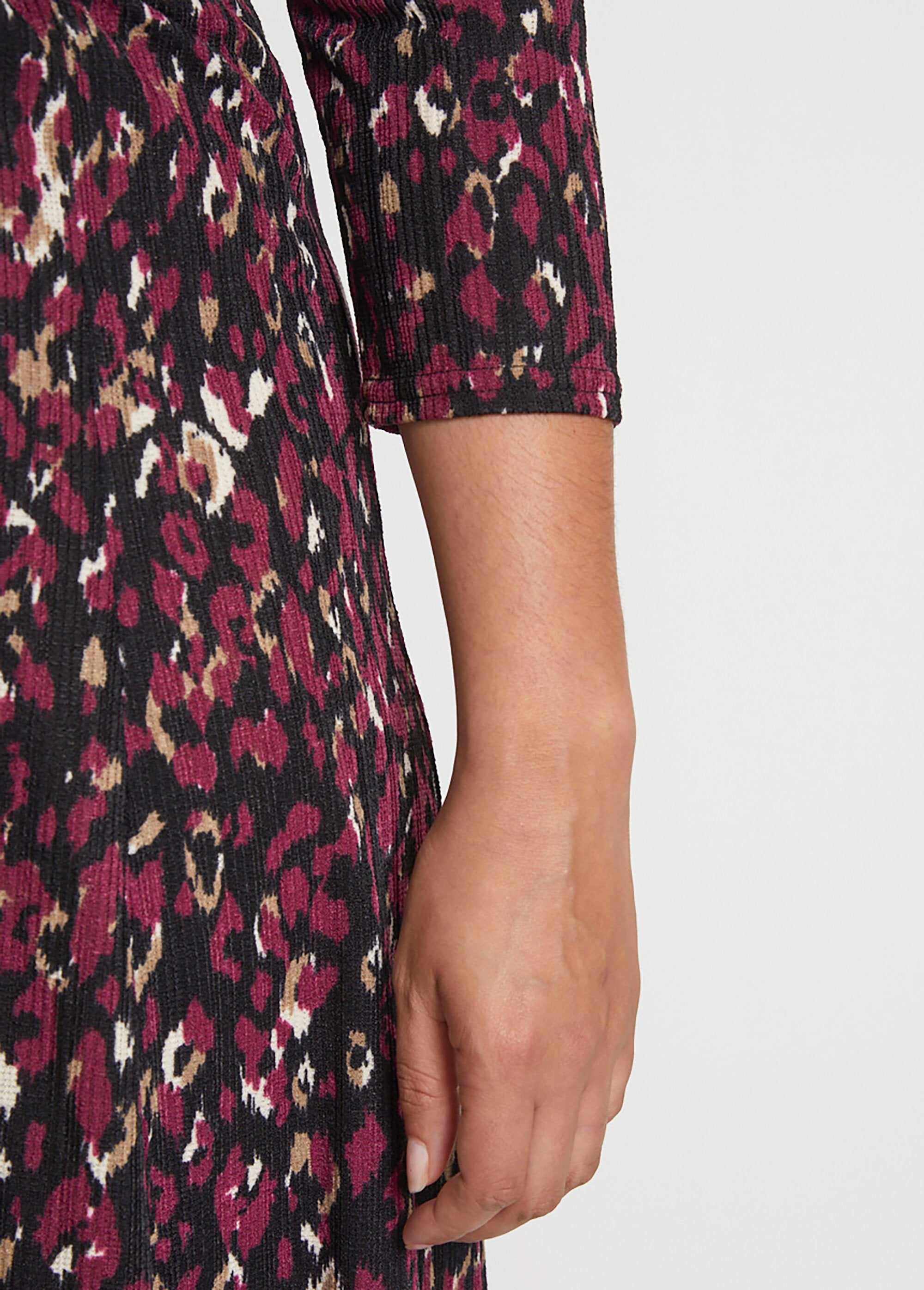 Robe_courte_cache-coeur_en_maille_Imprime_prune_DE2_curvy