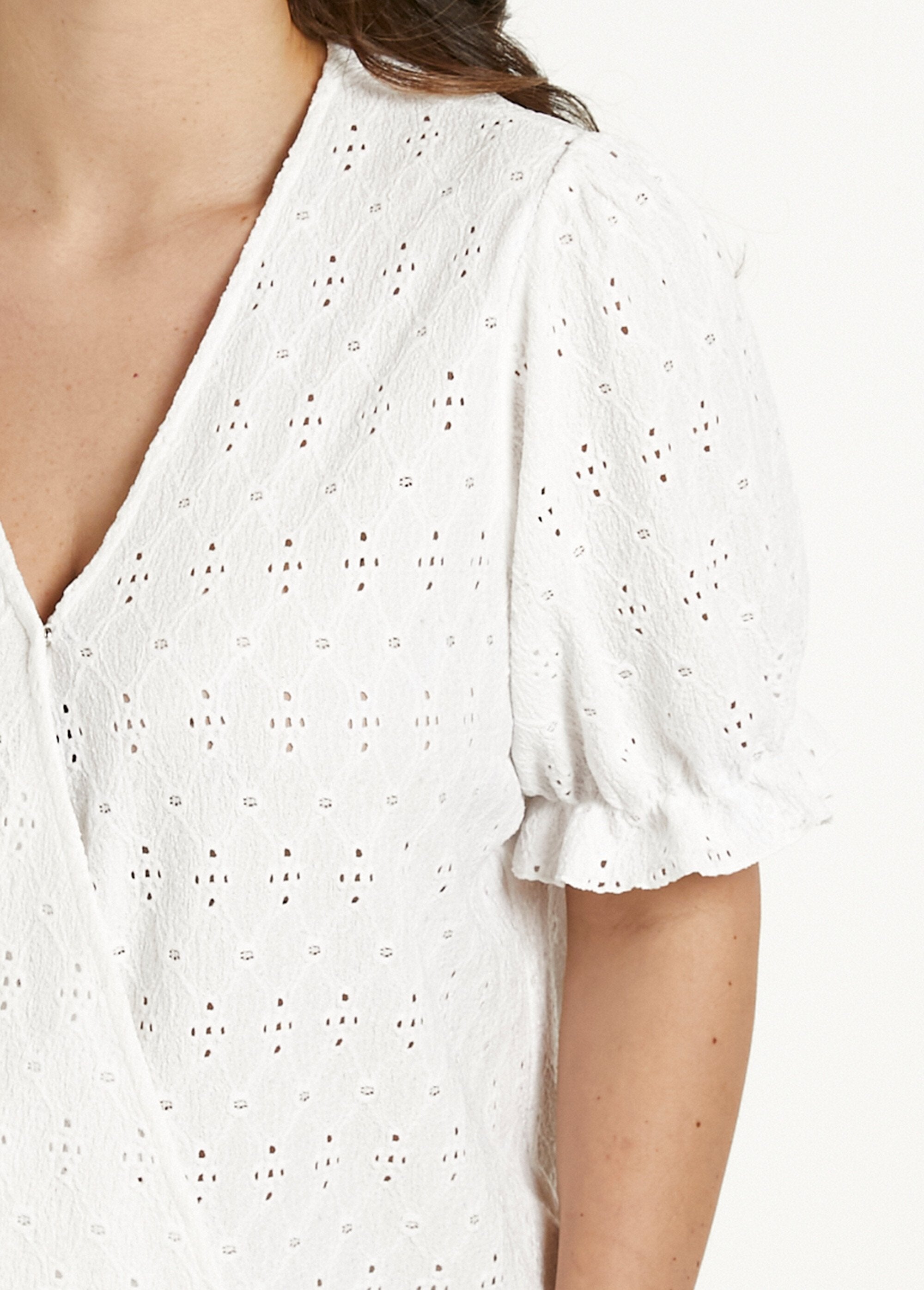 Embroidered_blouse_wrap-over_t-shirt_White_DE1_curvy