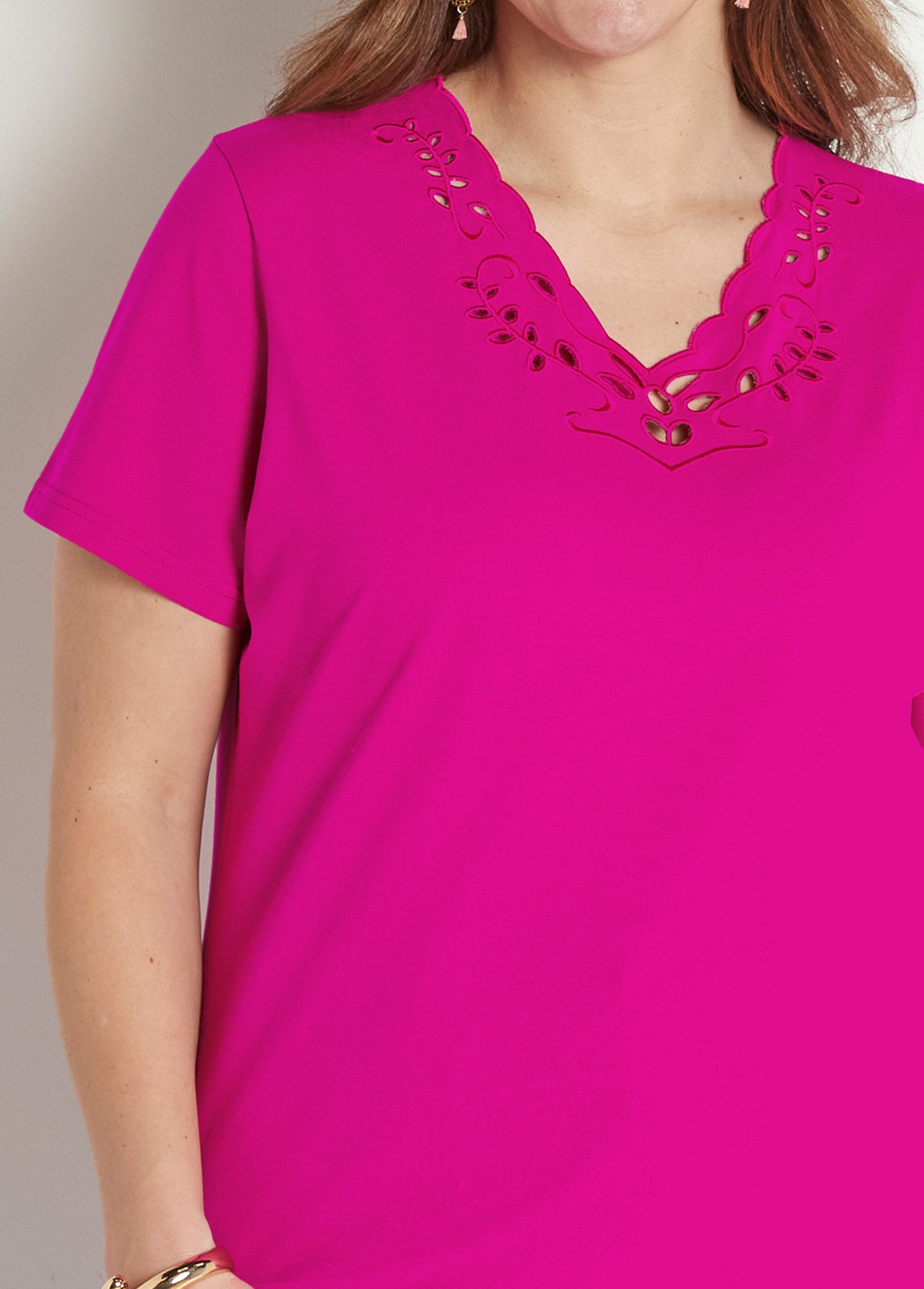Embroidered_openwork_V-neck_T-shirt_Parma_DE1_curvy