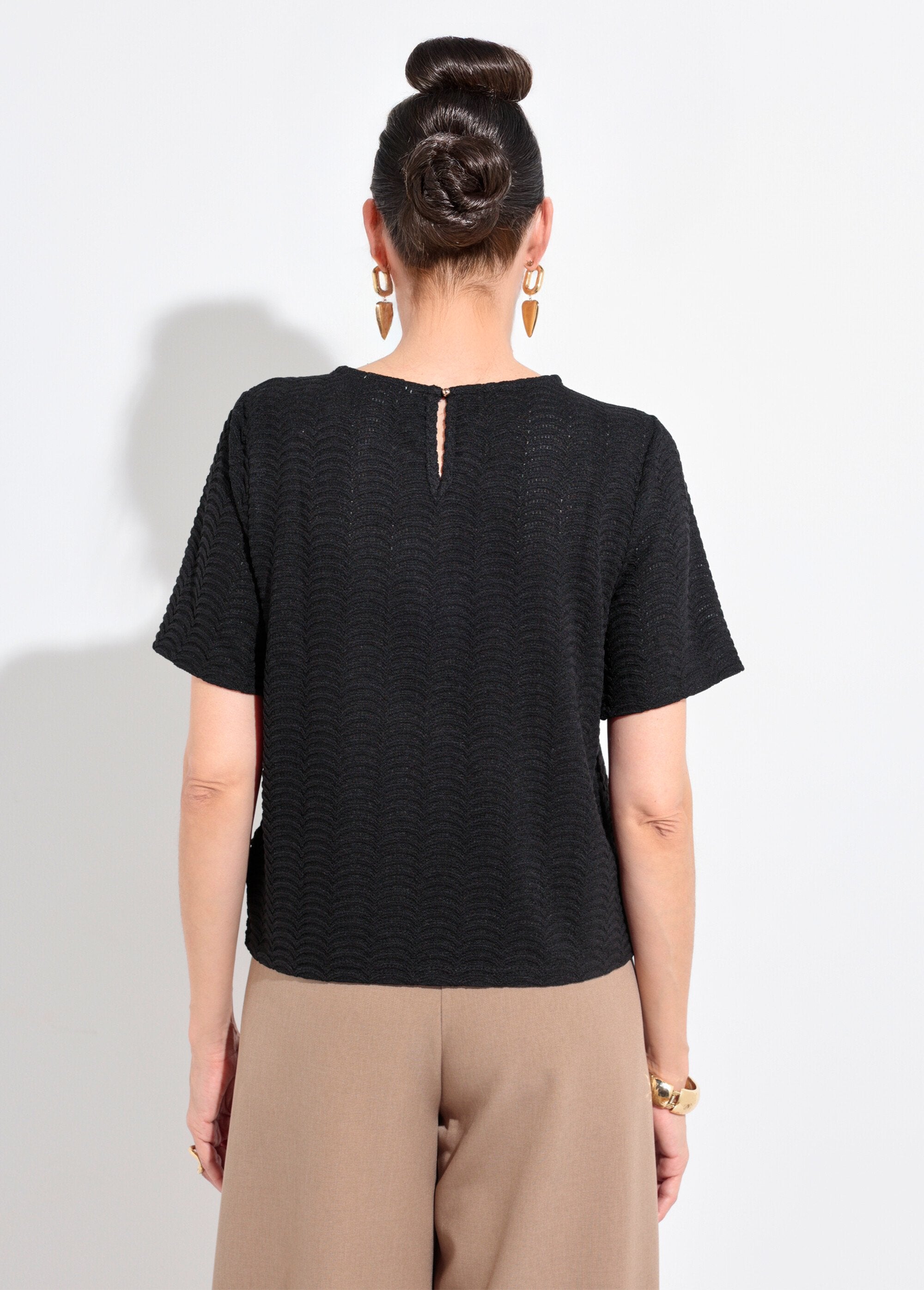 Scale_pattern_embossed_mesh_T-shirt_Black_DO1_slim