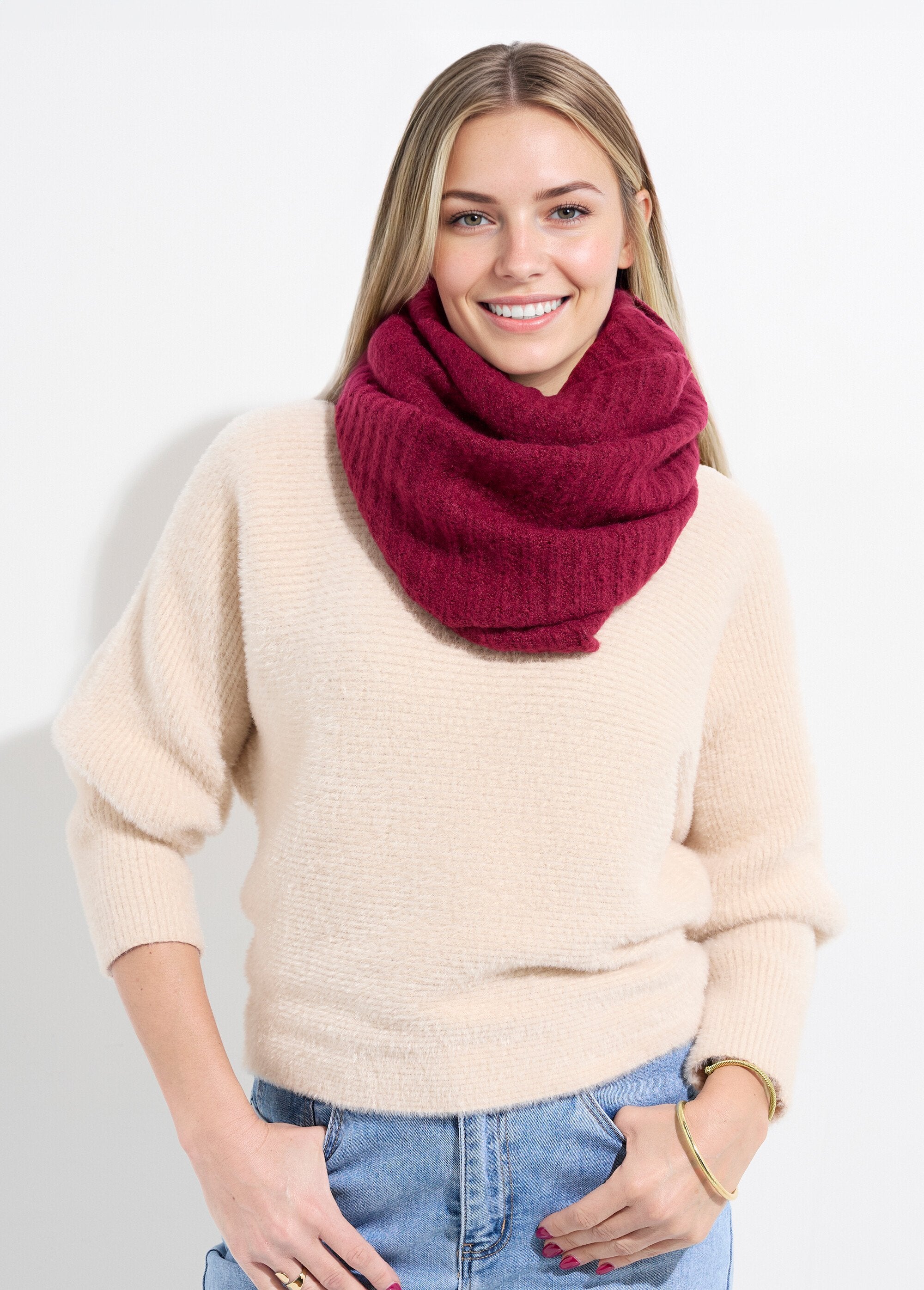 Snood_neck_warmer_in_fluffy_knit_Bordeaux_FA1_slim