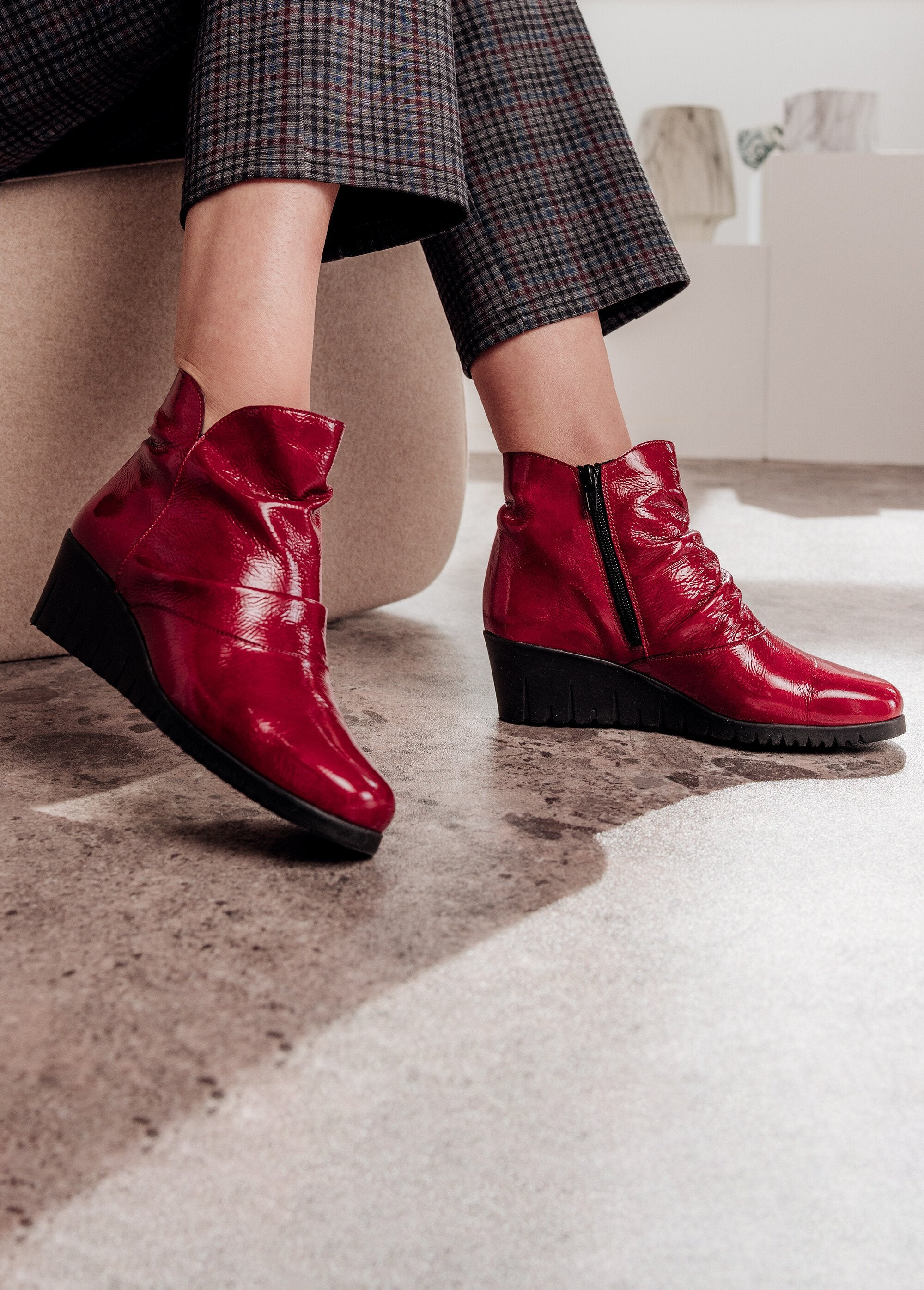 Zipped_patent_leather_boots_Ruby_SF1_slim