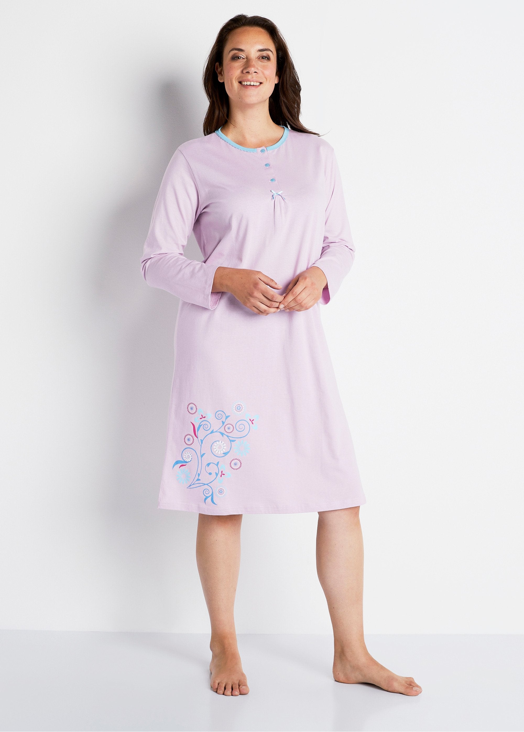 Mid-length_nightgown_with_long_sleeves_Parma_FA1_curvy