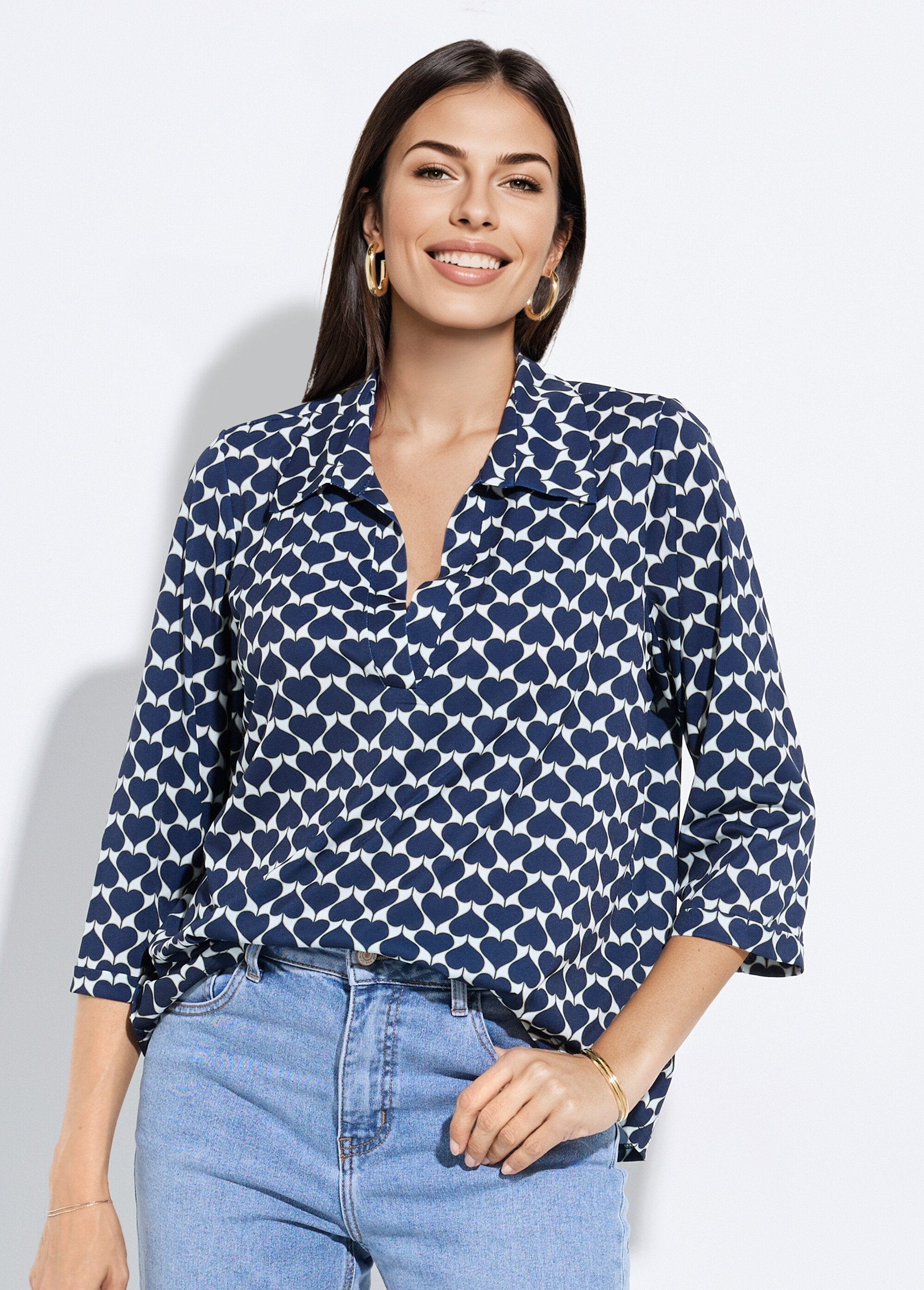 Flowing_blouse_with_hearts_and_tailored_collar_Marine_FA1_slim