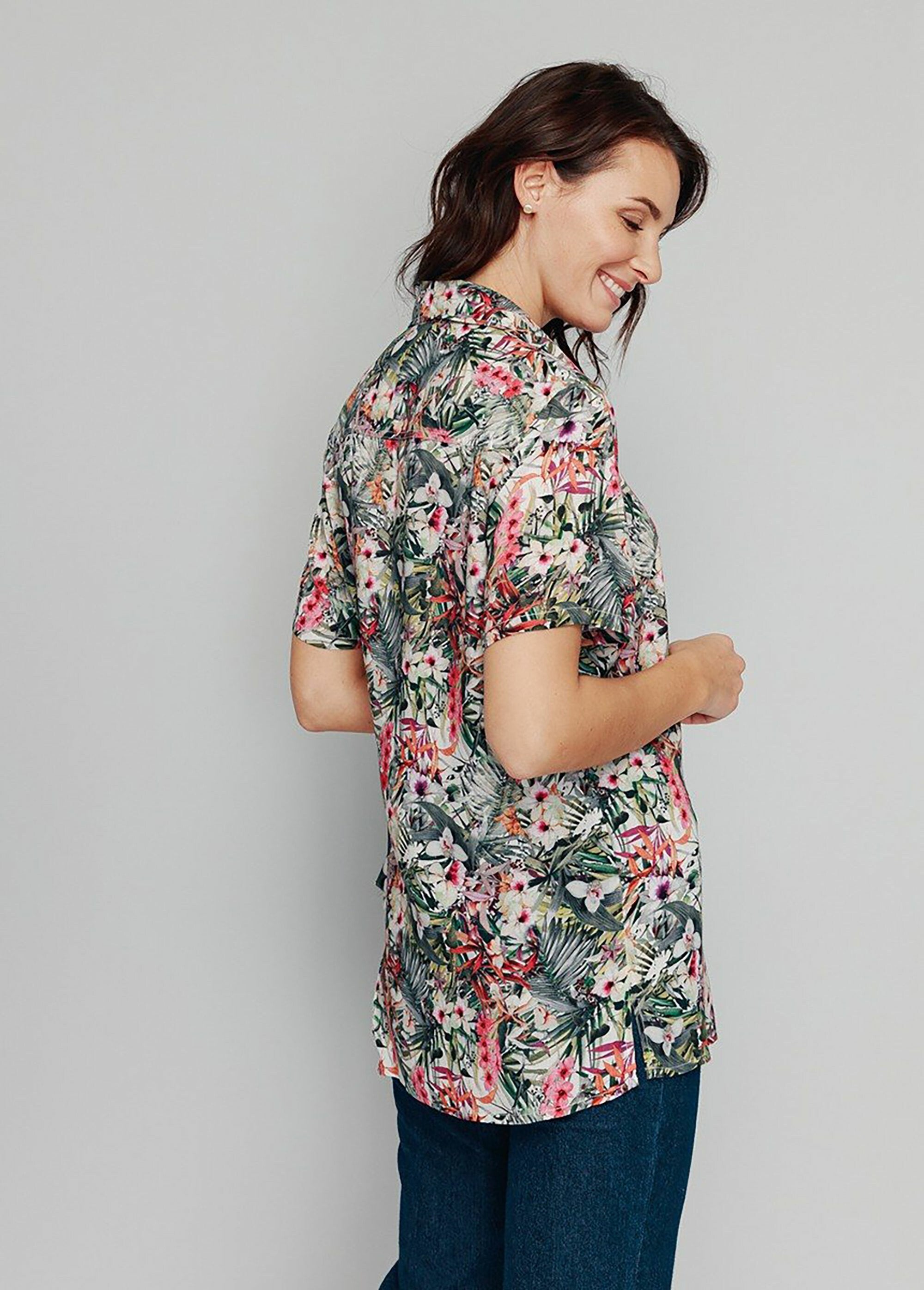 Long_printed_blouse_with_short_sleeves_Raspberry_and_green_DO1_slim