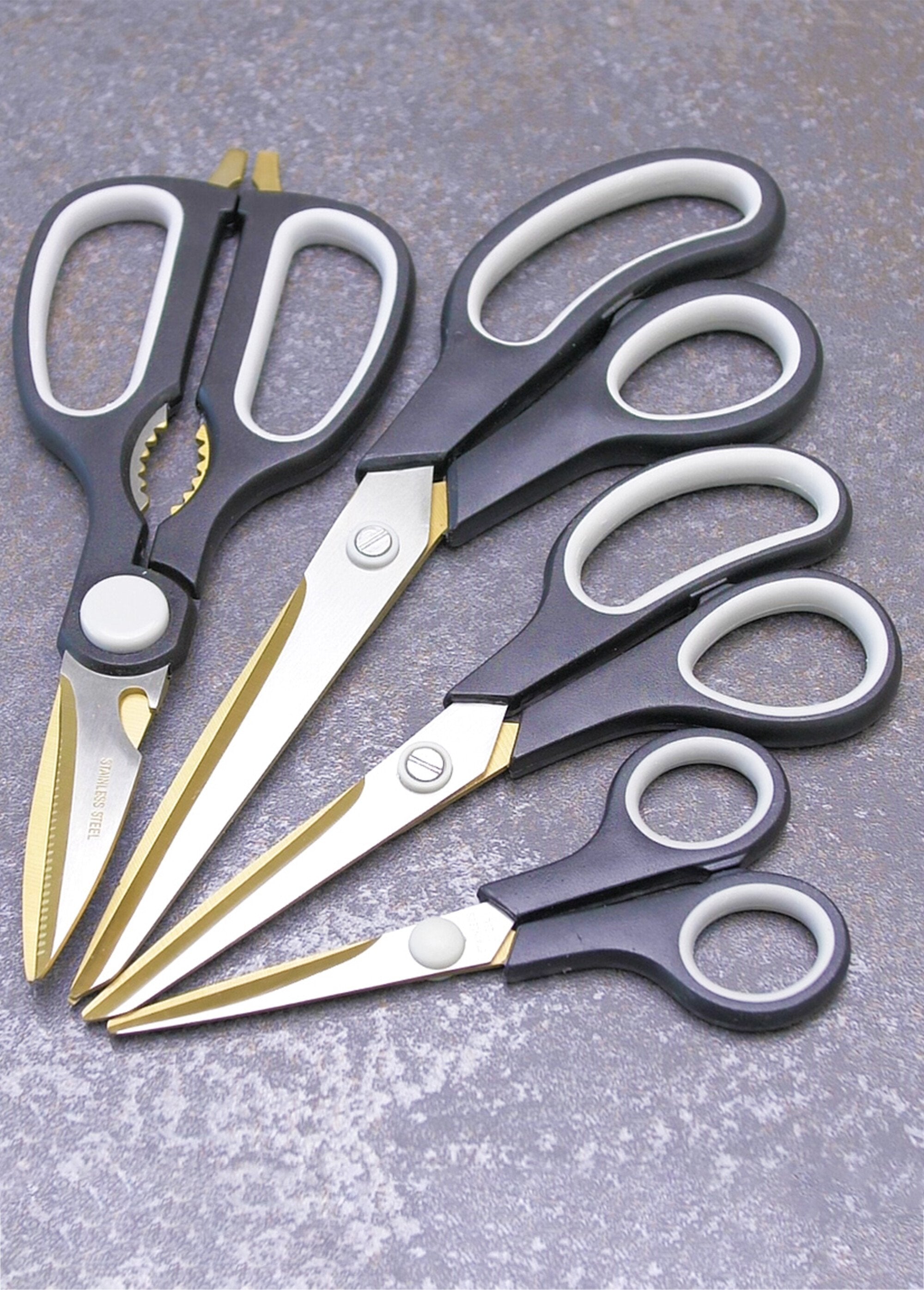 Multi-purpose_scissors_-_set_of_4_pairs_Scissors_lot4_FA1_slim