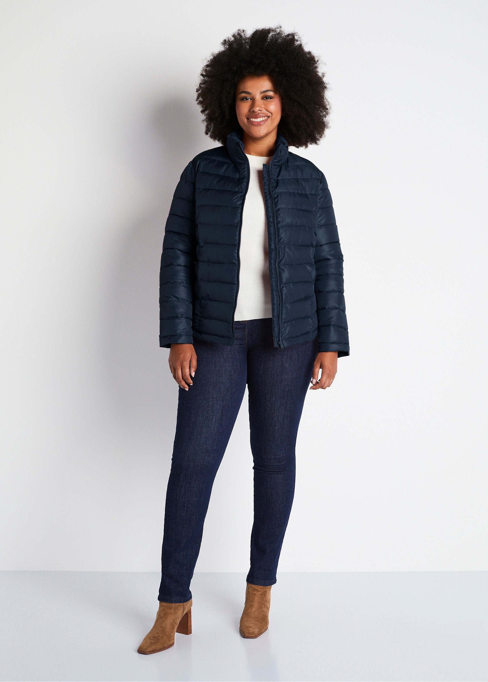 Short_zipped_down_jacket_with_long_sleeves_Marine_SF1_curvy