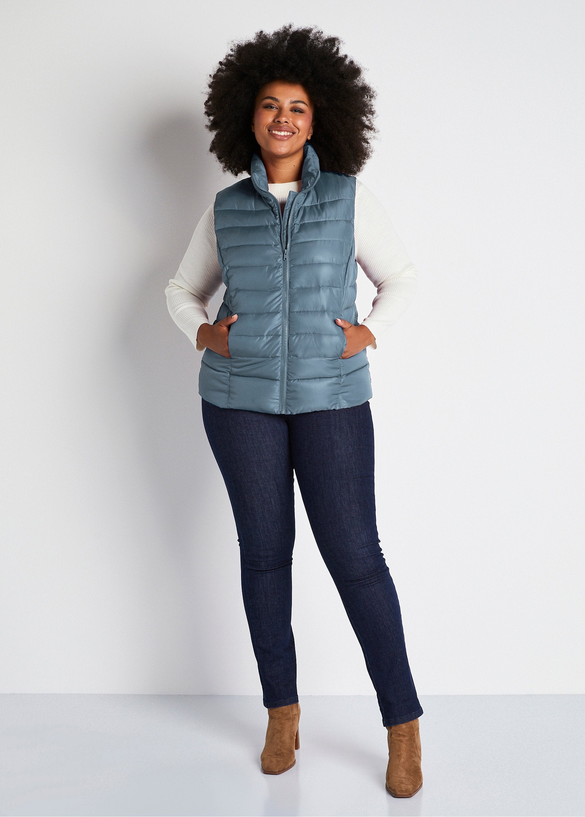 Short_sleeveless_zipped_down_jacket_Ice_blue_SF1_curvy