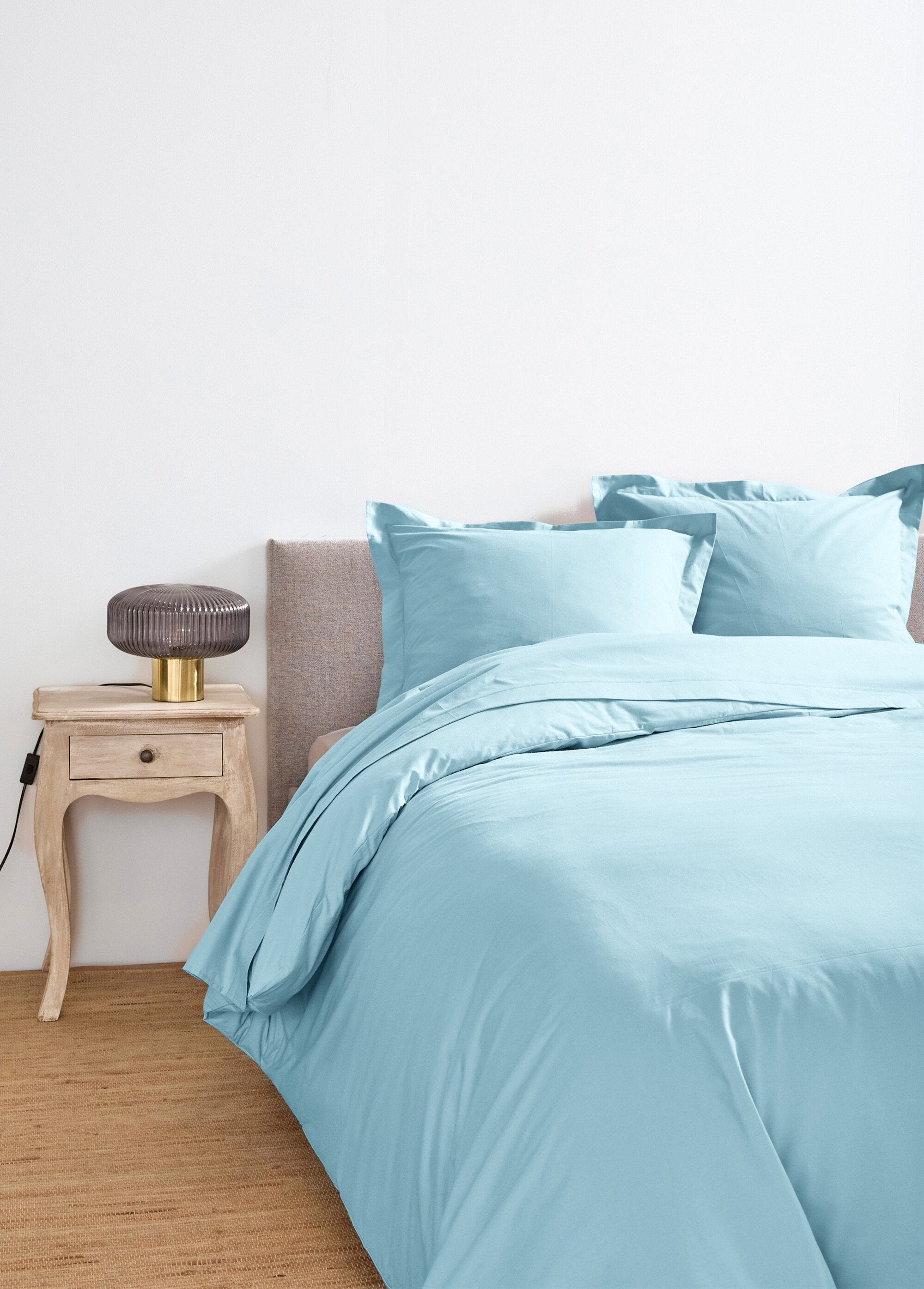 Plain_cotton_flat_sheet_Ice_blue_DE1_slim
