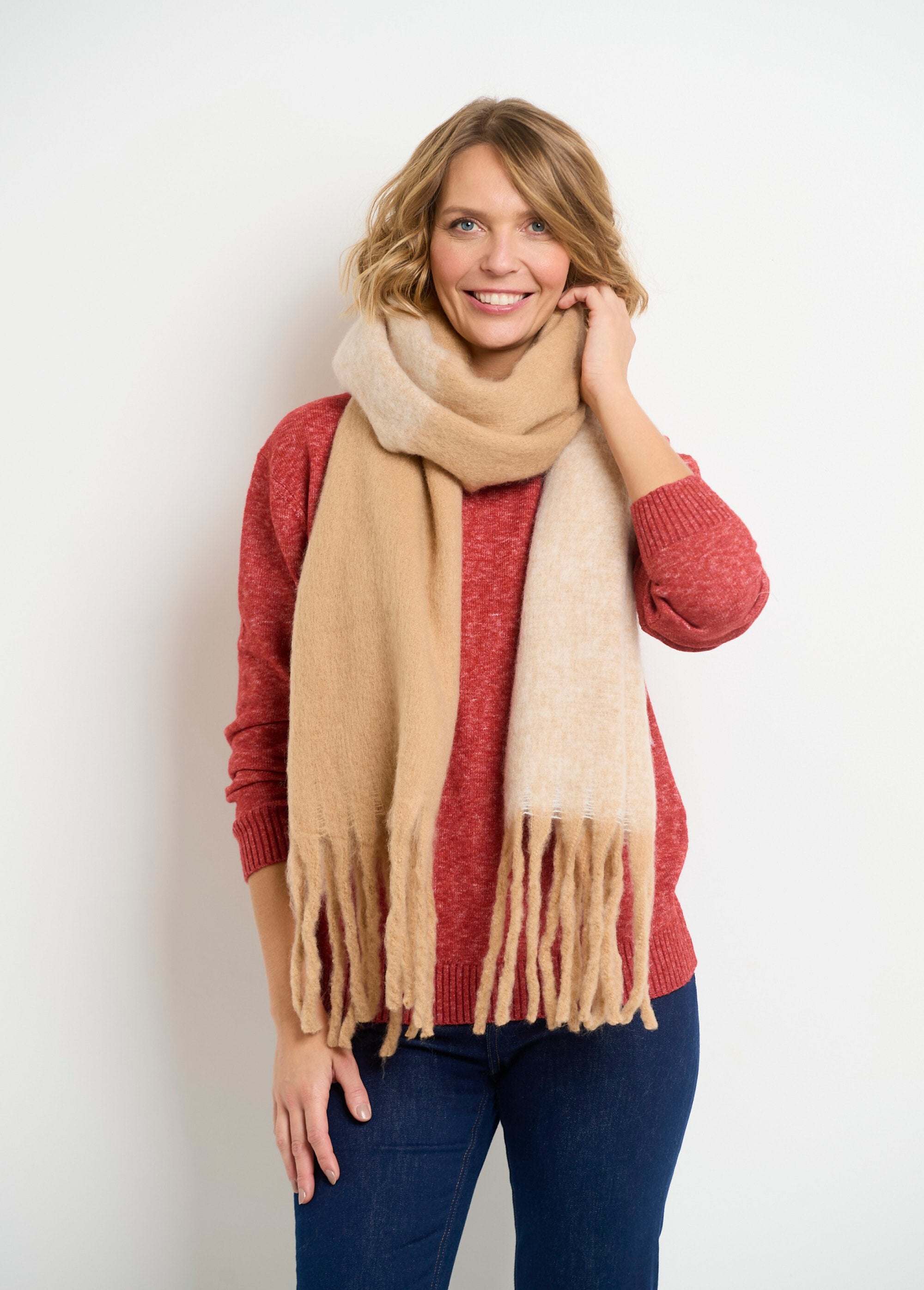 Thick_warm_fluffy_gradient_scarf_Beige_and_camel_FA1_slim