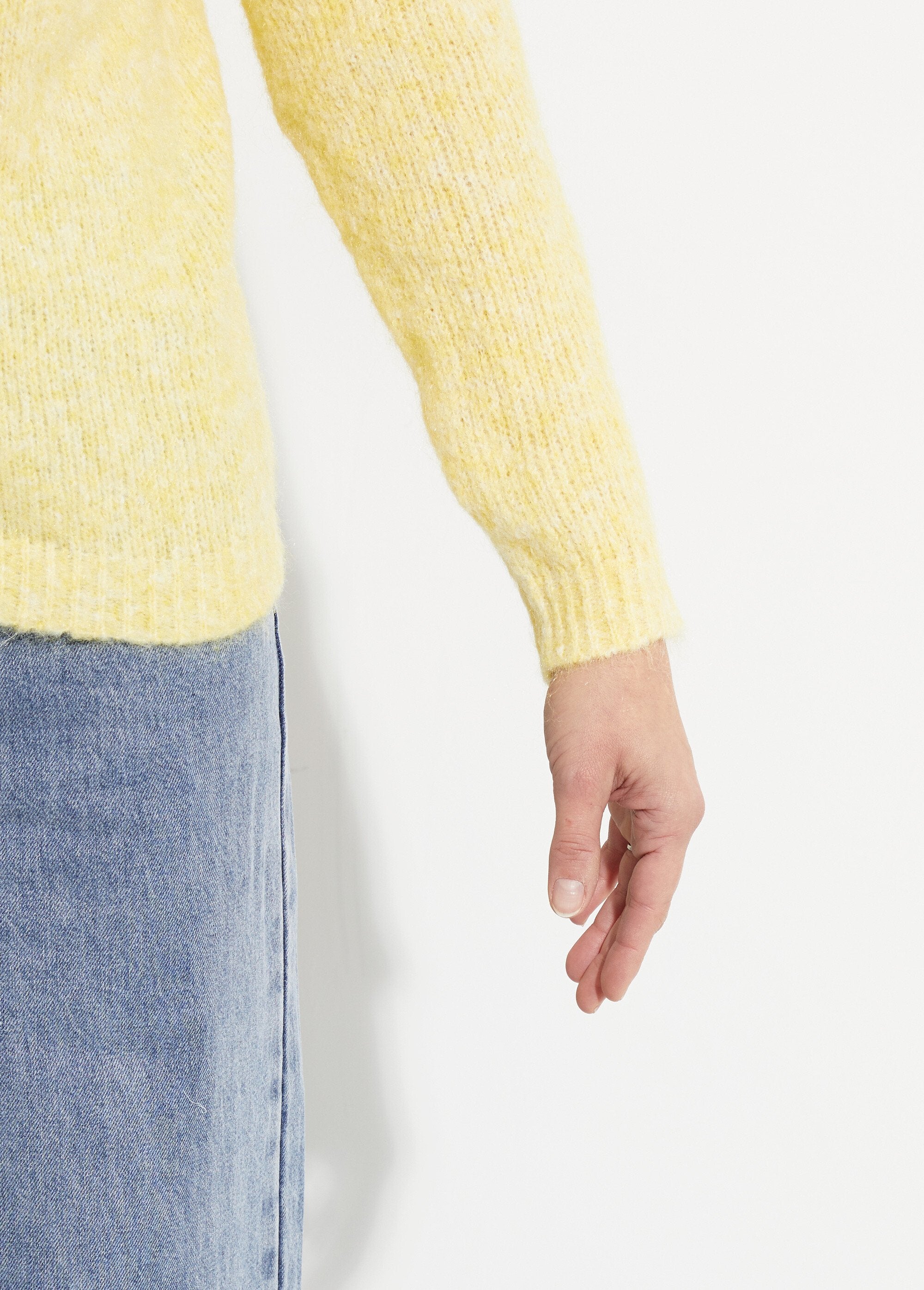 Round_neck_knitted_cardigan_with_wool_YELLOW_DE2_slim