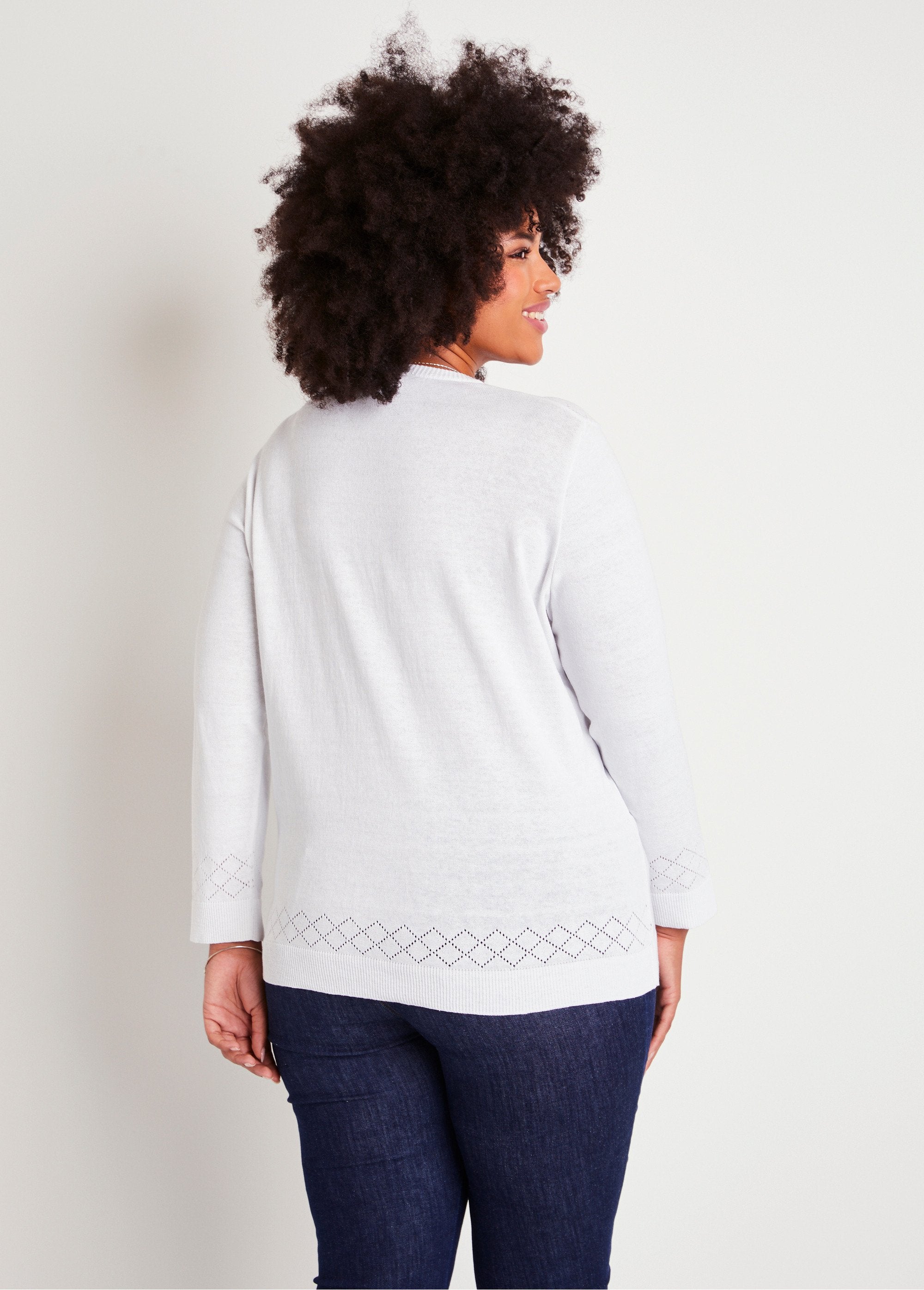 Thin_buttoned_openwork_cardigan_Ecru_DO1_curvy