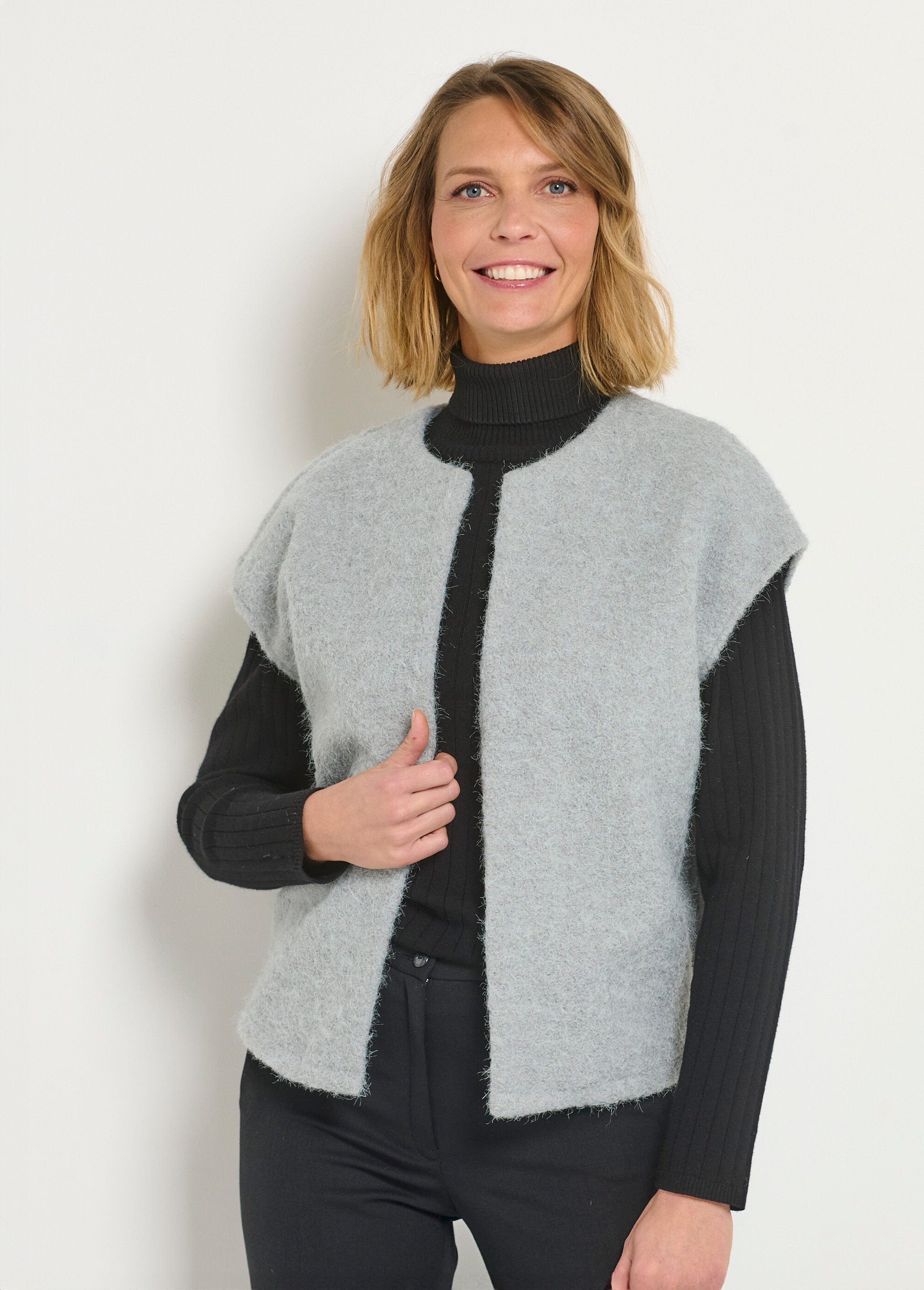 Sleeveless_wool-look_jacket_Gray_FA2_slim