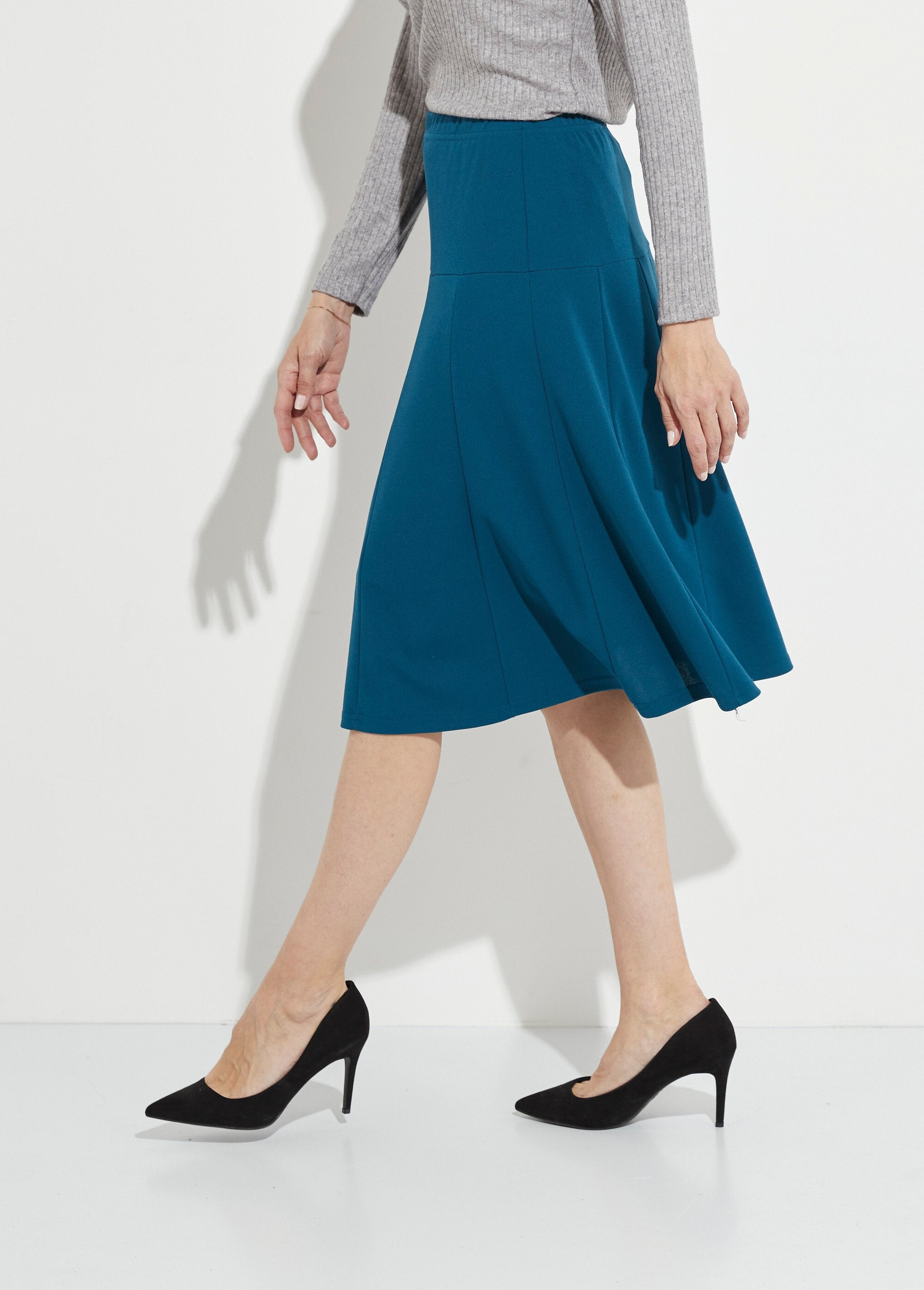 Plain_mid-length_flared_skirt_with_elasticated_waistband_Canard_DR1_slim