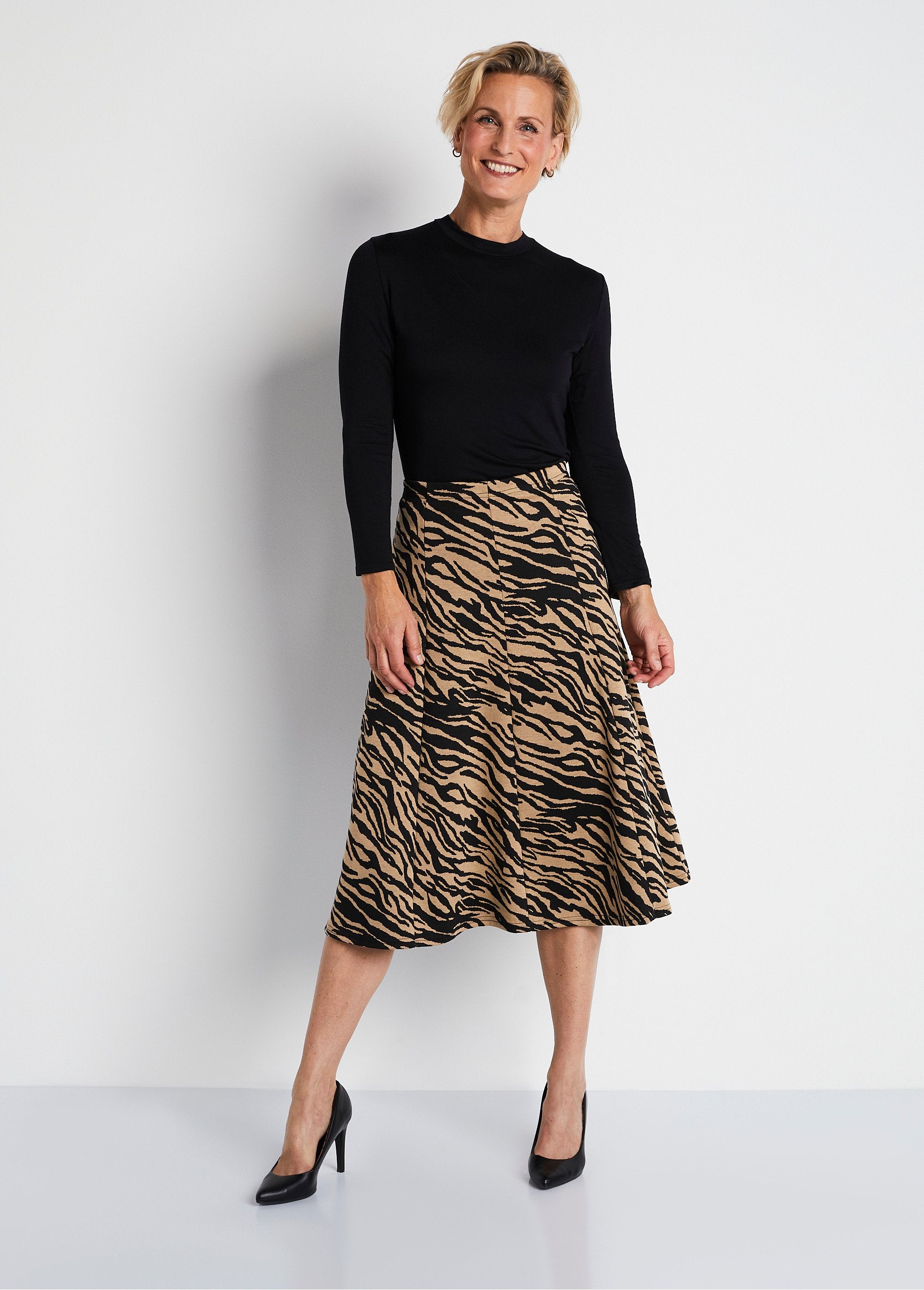 Long_flared_jacquard_knit_skirt_Zebra_camel_SF1_slim