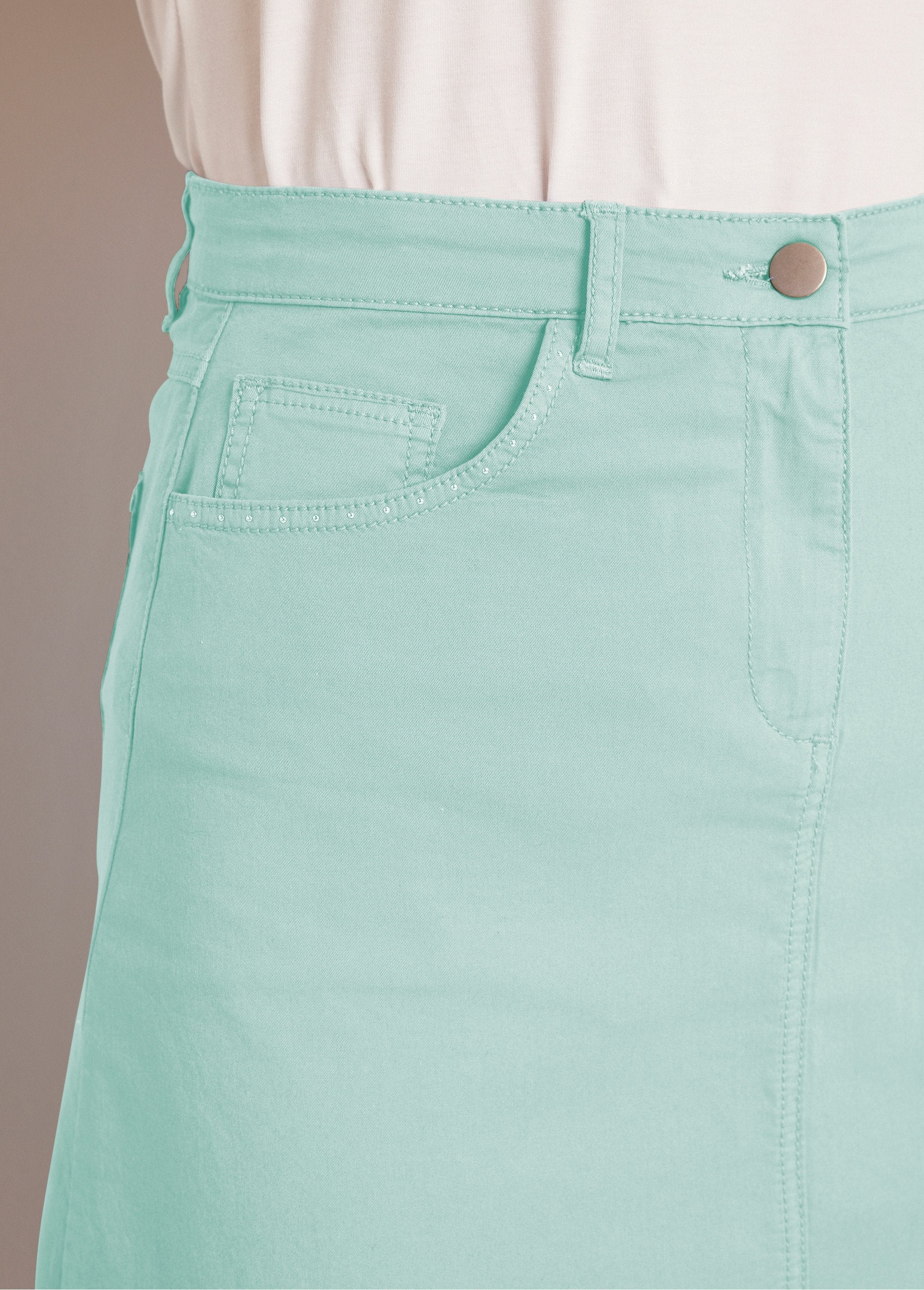 Mid-length_trapeze_skirt_with_5_pockets_Water_green_DE1_slim