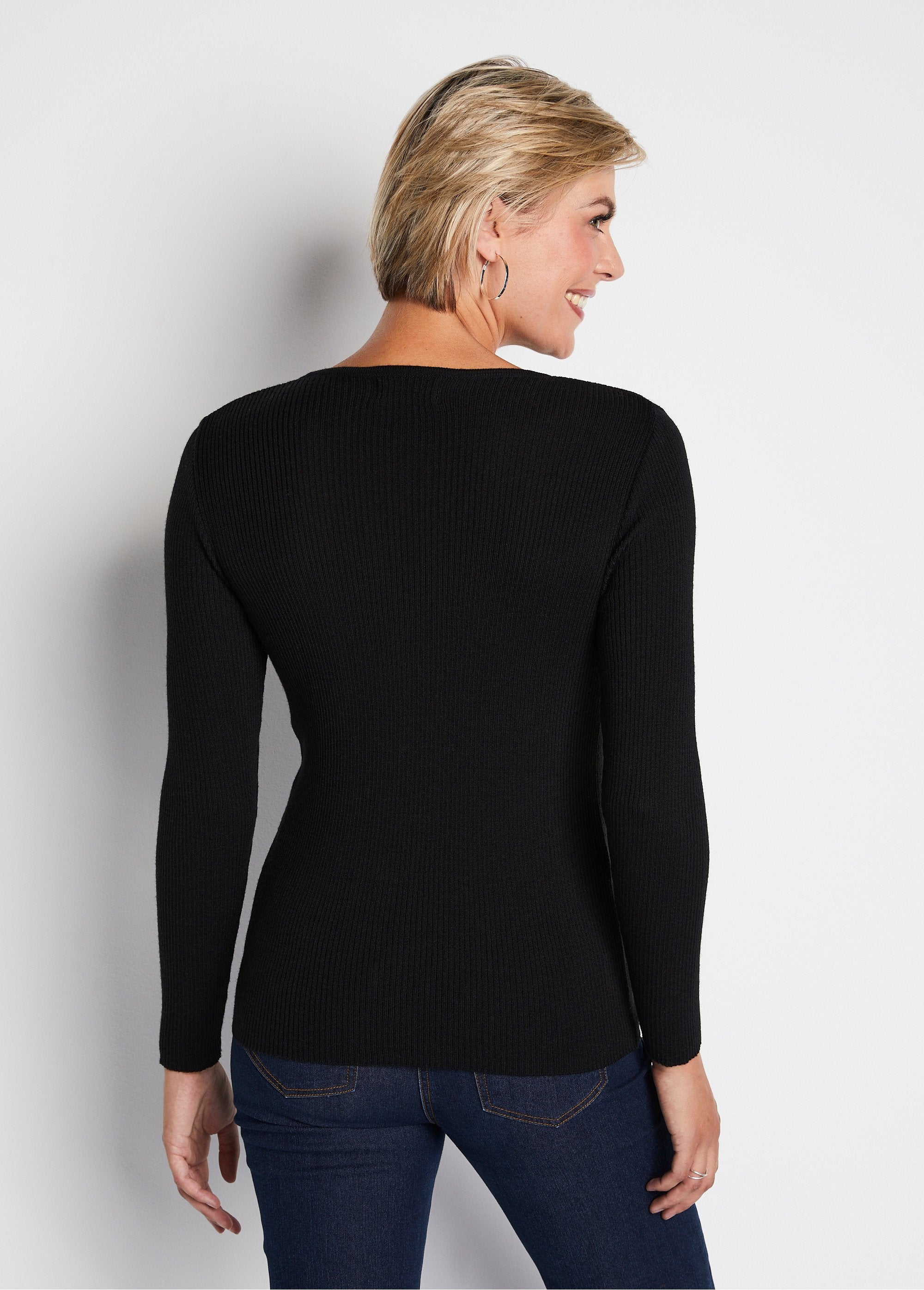 Warm_round_neck_merino_wool_sweater_Black_DO1_slim