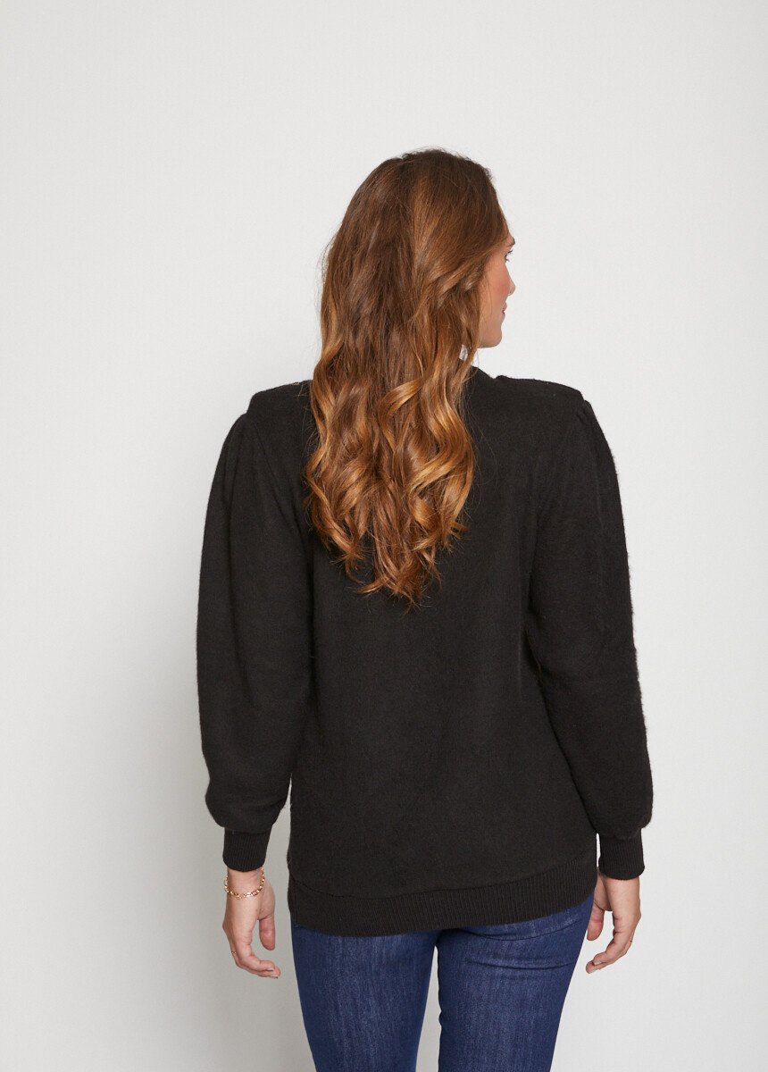 Soft_shimmering_round_neck_sweater_Black_and_gold_DO1_slim