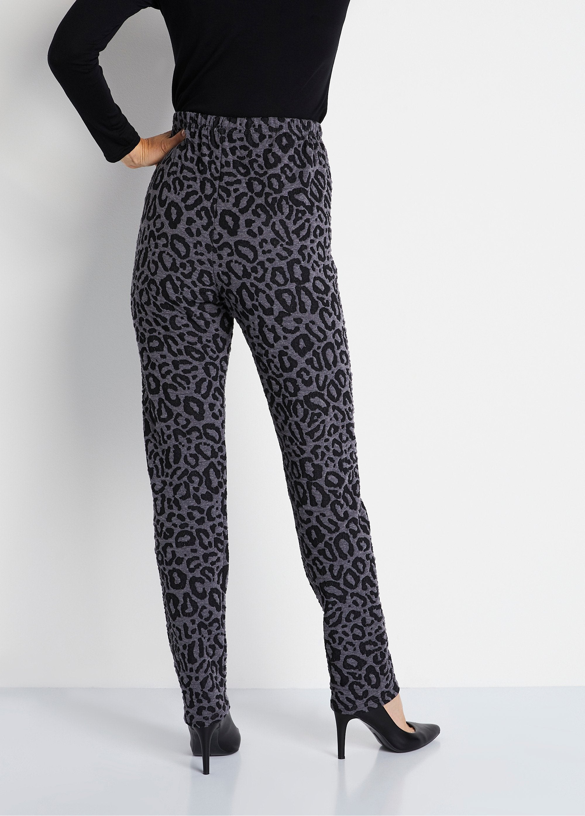 Jacquard_knit_elasticated_waist_leggings_Leopard_gray_DO1_slim