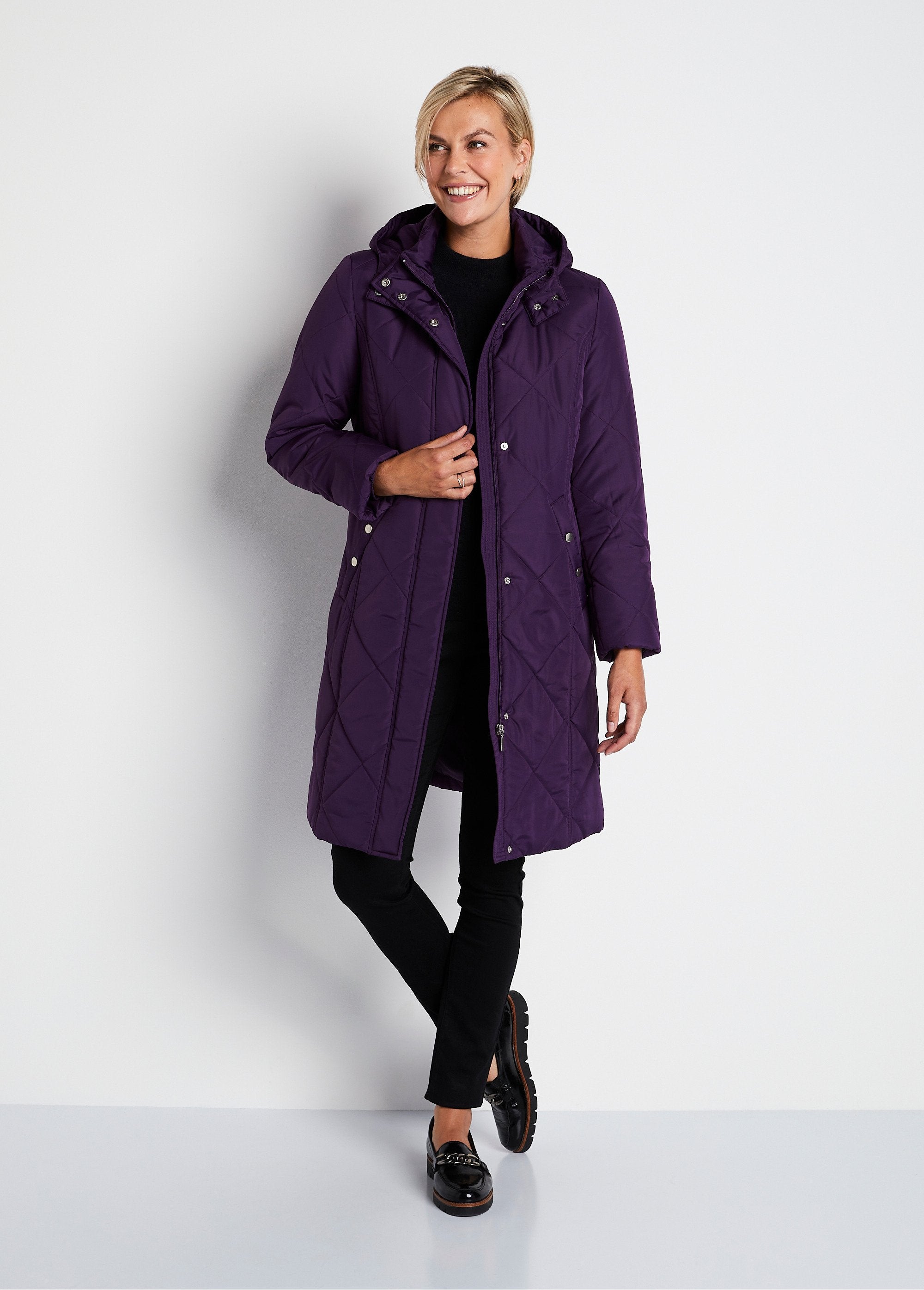 Long_quilted_winter_coat_with_hood_Quetsche_FA1_slim