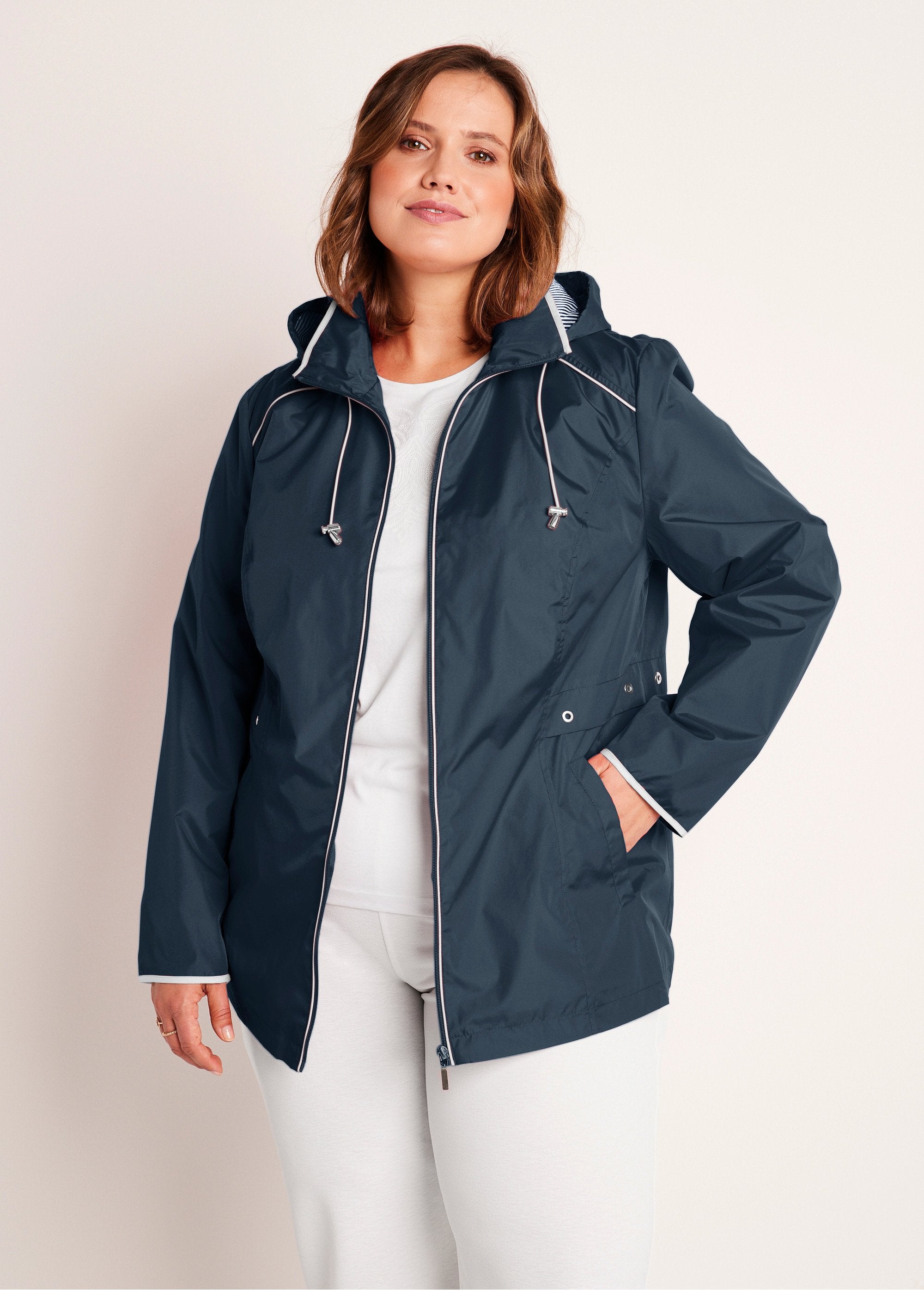 Short_zipped_parka_Marine_FA1_curvy