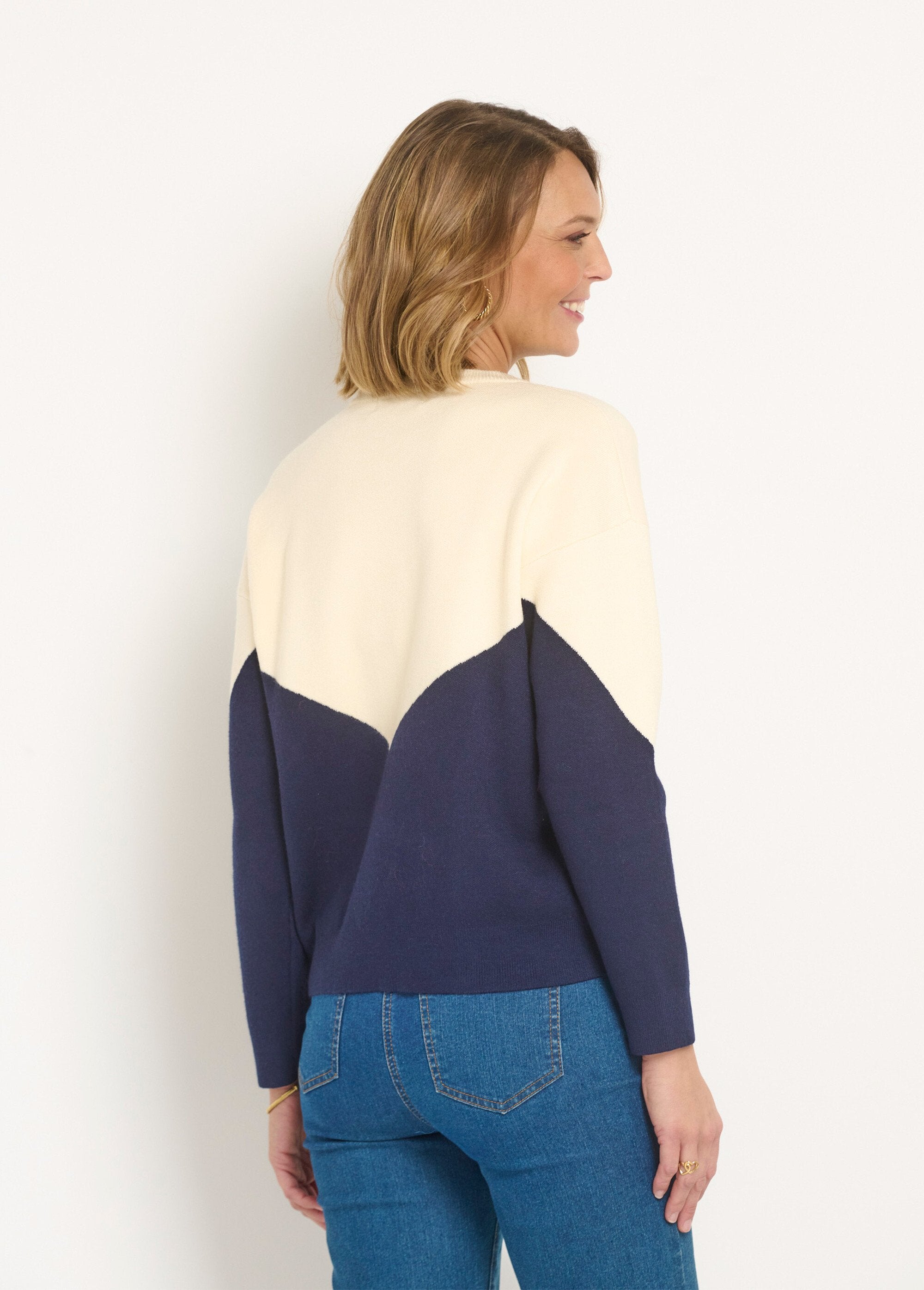 Warm_sweater_with_graphic_effect_and_heart_detail_Navy_and_ecru_DO1_slim