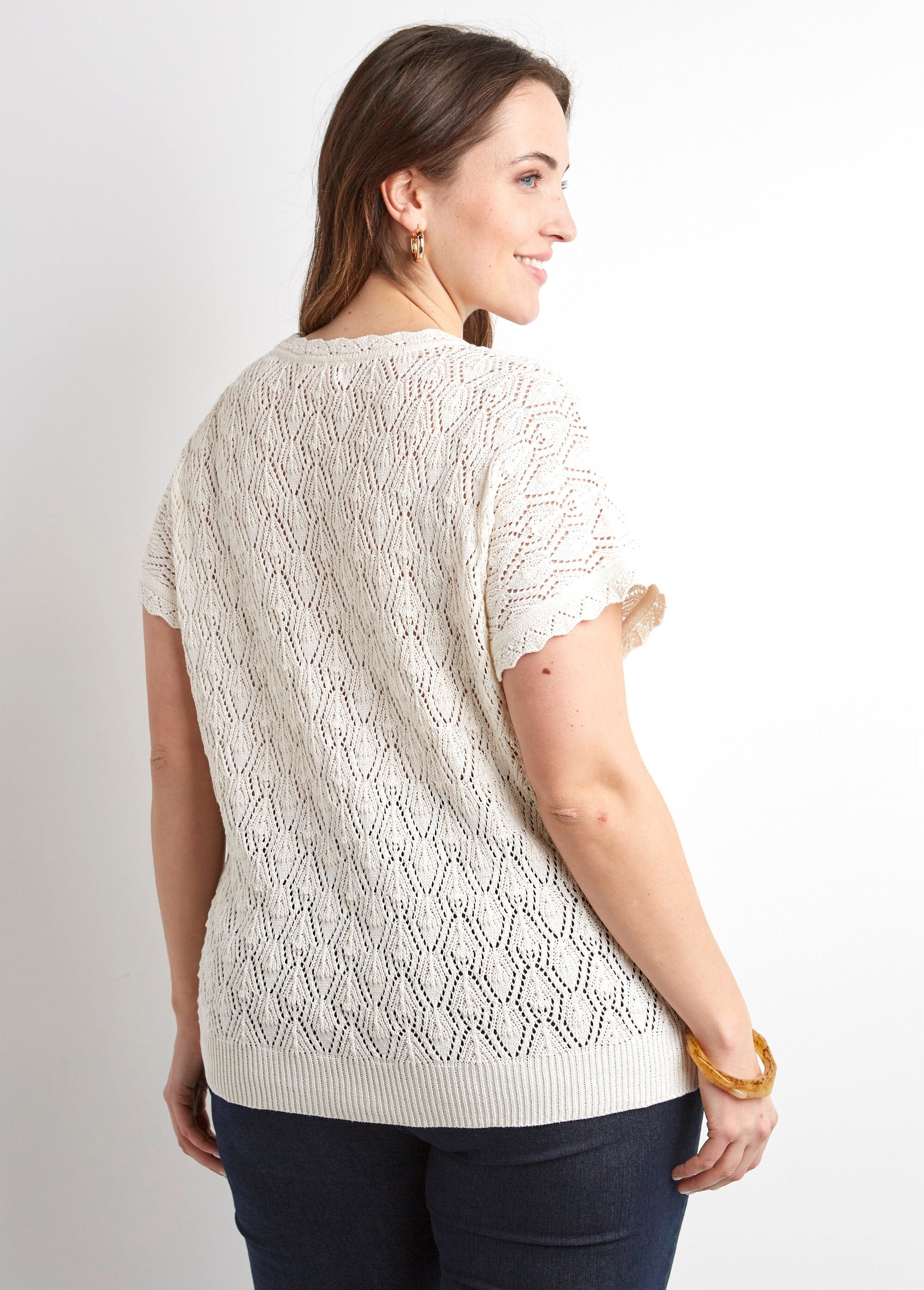 Short_cotton_sweater_with_openwork_round_neck_and_crochet_effect_Ecru_DO1_curvy